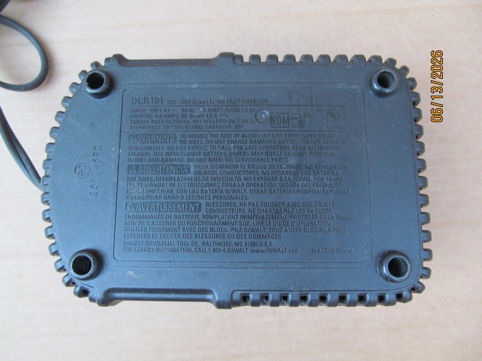 Genuine DEWALT DCB101 12V-20V Lithium ion Battery 4A fast Charger