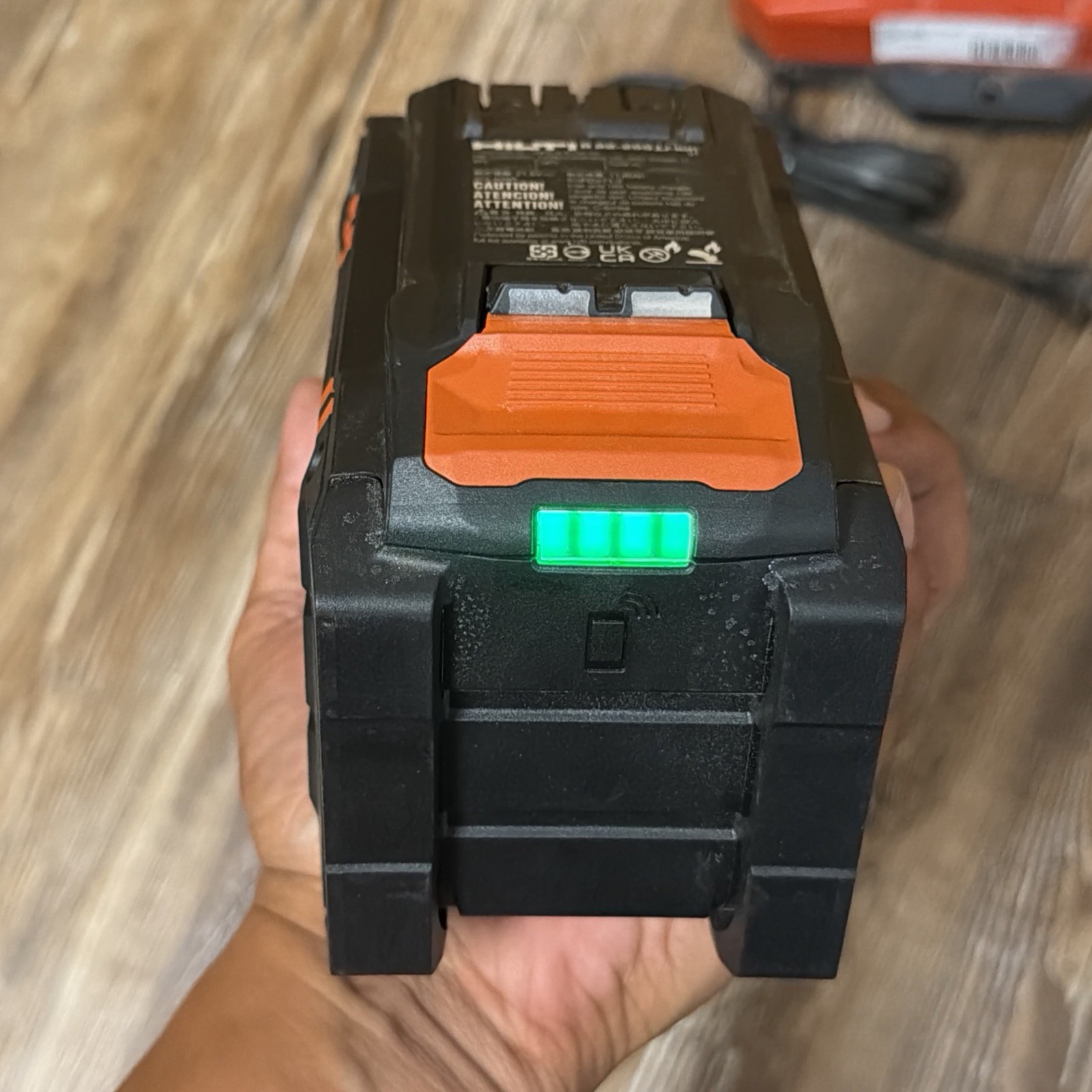 HILTI C 8-22 Nuron Charger & HILTI B 22-255 12AH BATTERY B 22-255 Li-ion