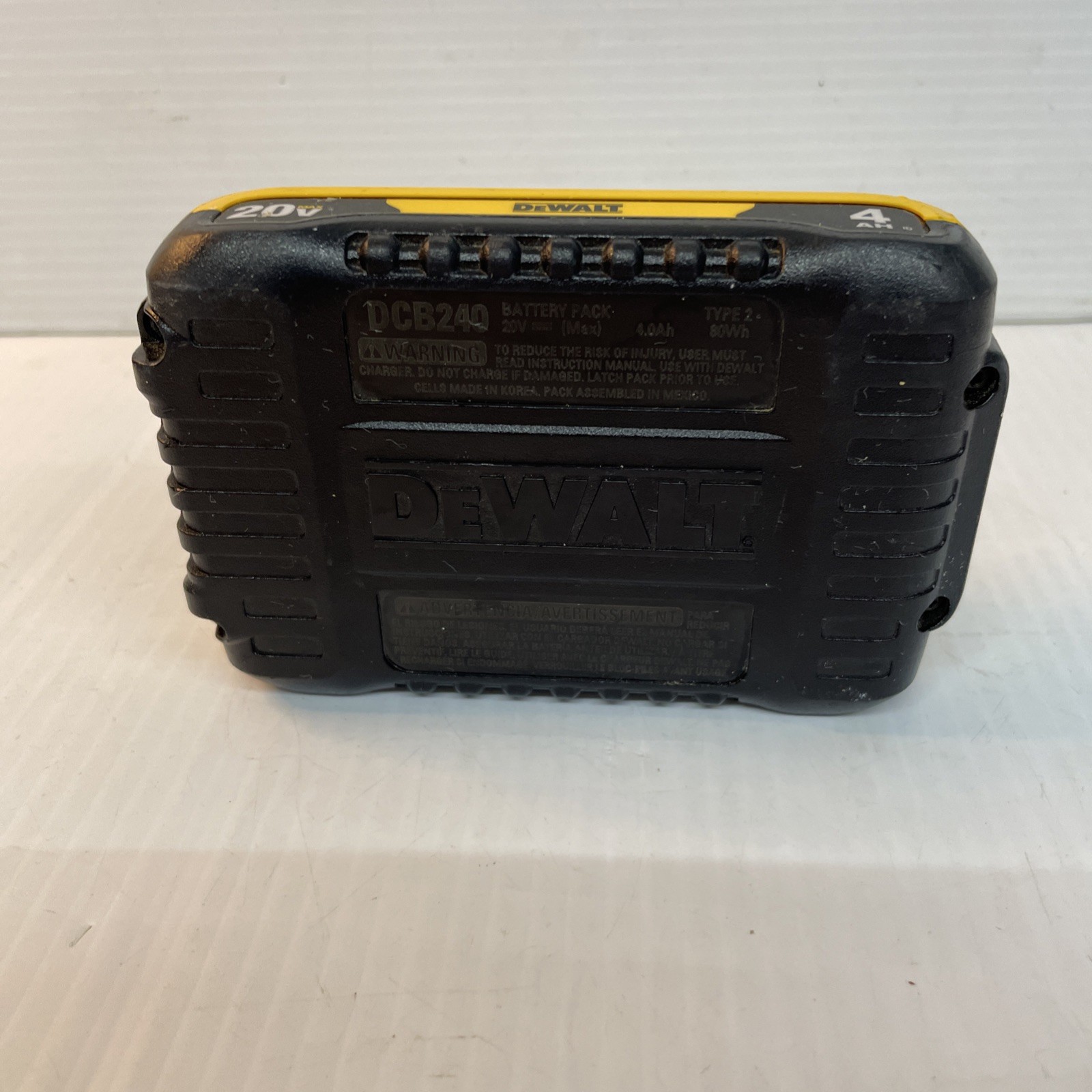 DEWALT 20V MAX Lithium-Ion 4.0Ah Battery – Charger NOT included – Pre Owned