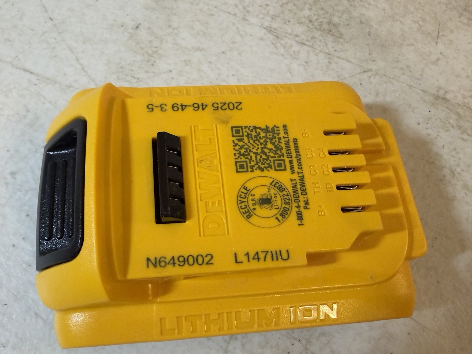 DEWALT 20V Max Battery 2.0Ah Lithium Ion Li-Ion 20 Volt DCB203