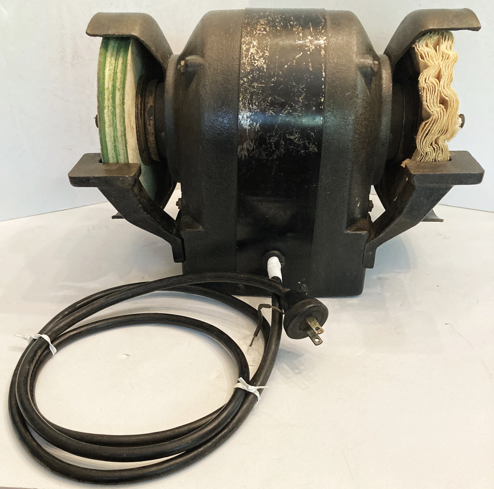 VINTAGE 6″ HEAVY DUTY STANLEY BENCH GRINDER/POLISHER/BUFFER; EXC. RUNNING COND.
