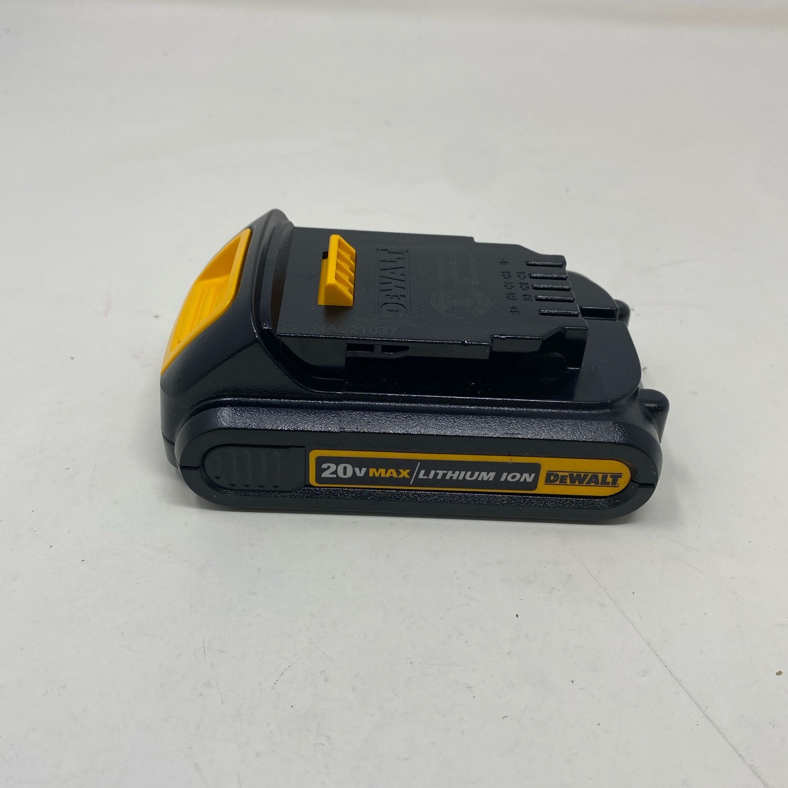 DEWALT 20V MAX 1.5Ah Compact Battery DCB201 – Black/Yellow
