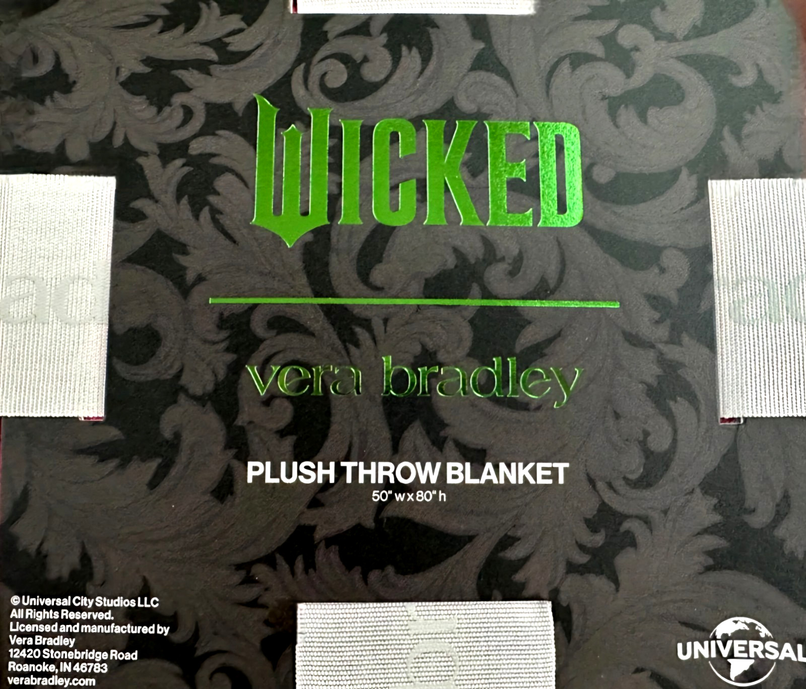 Vera Bradley Plush Wicked Throw Blanket in She’s So Good 50″ x 80″ Sealed New