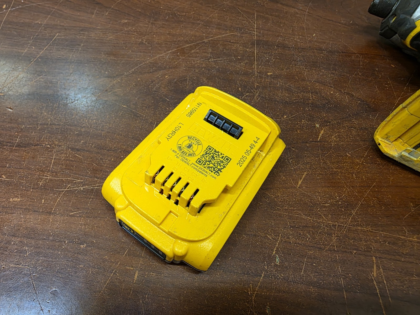 Dewalt DCF885 20V Max Li-Ion Cordless 1/4″ Hex Impact Driver