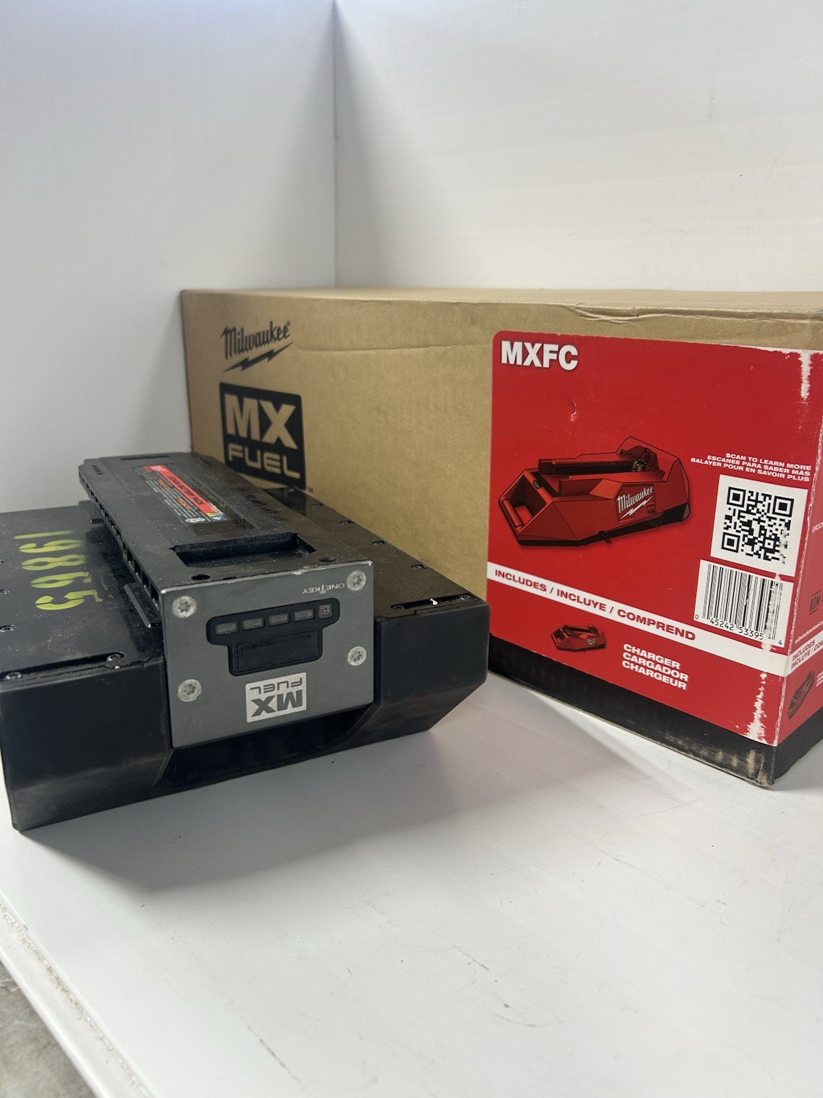 Lot Of (2x) Milwaukee MX FUEL XC406 Battery & NEW Charger MXFC