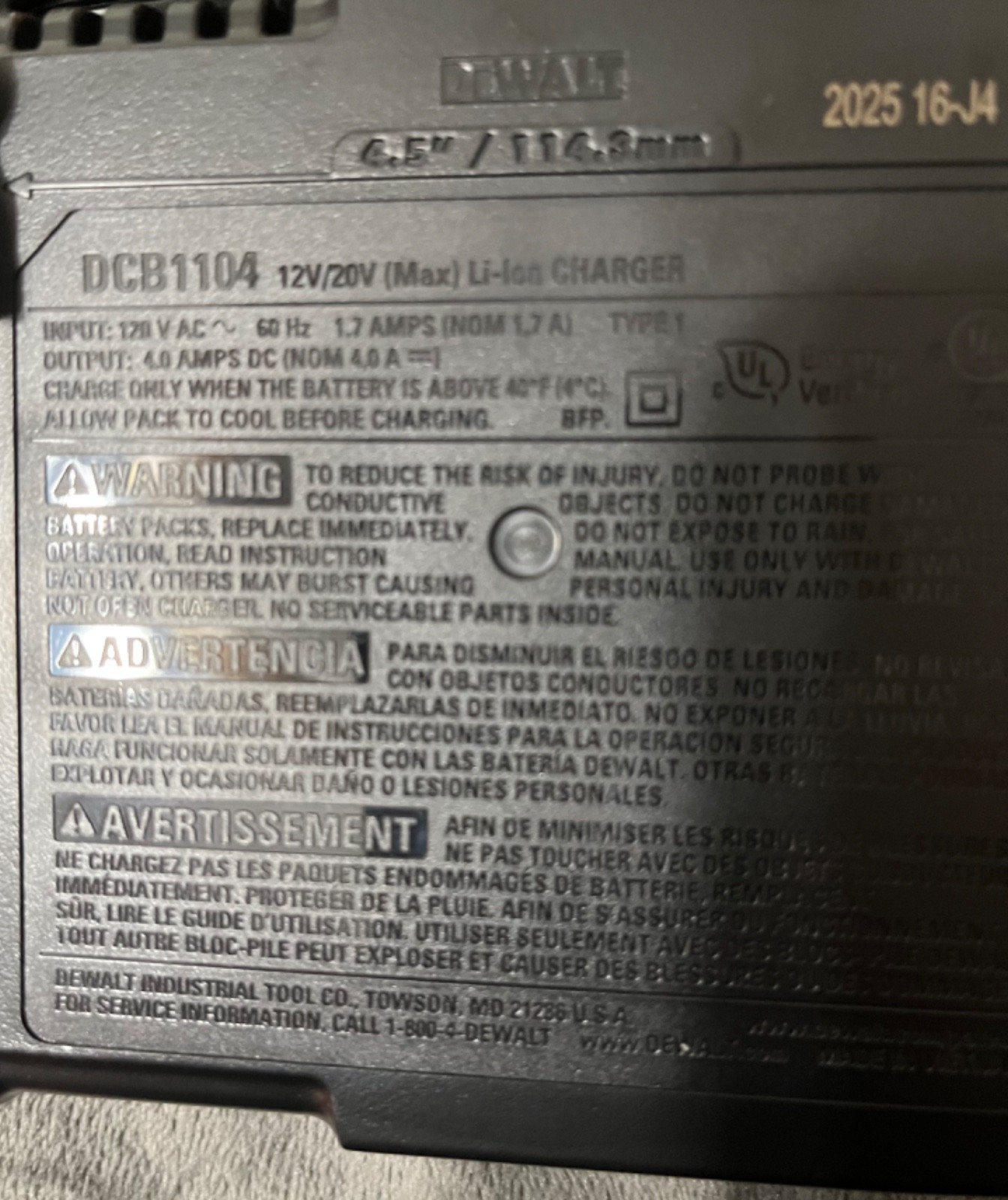 DEWALT NEW DCB203 BATTERY, DCB1104 CHARGER, 25′ DEWALT LED TAPE, FREE DEWALT BAG