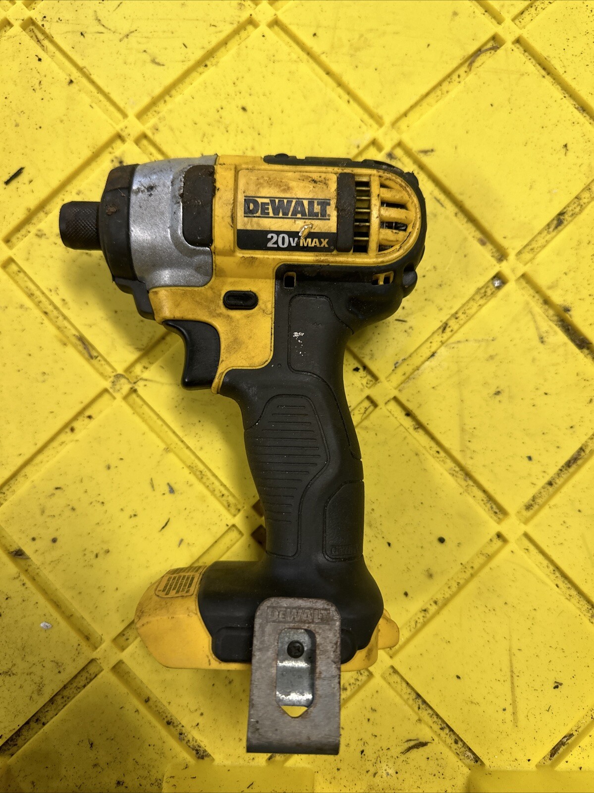 DeWalt DCF885B 20V MAX Li-Ion 1/4″ Cordless Impact Driver No Battery