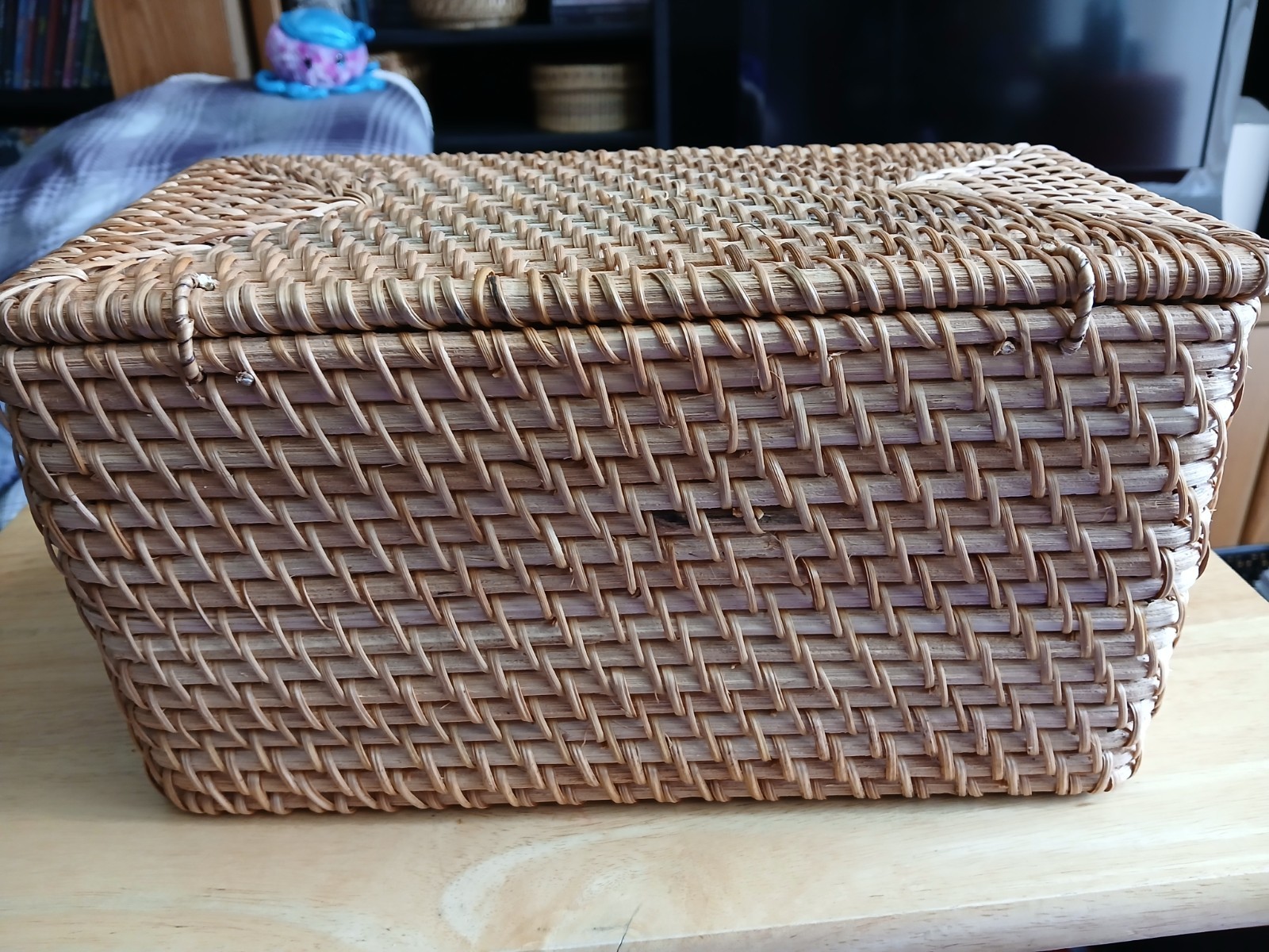 RATTAN 10″ LONG X 5.5″ DEEP X 5.5″ TALL RECTANGULAR STORAGE CONTAINER