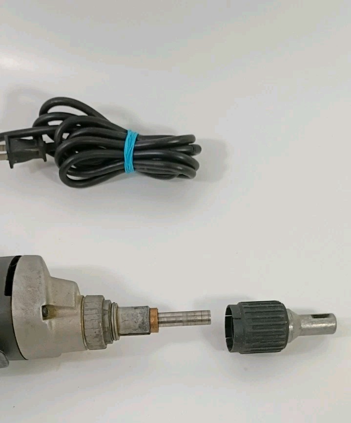 Black & Decker 2037 VSR Drywall Scrugun Screw Gun 4000 RPM WORKING – SEE VIDEO
