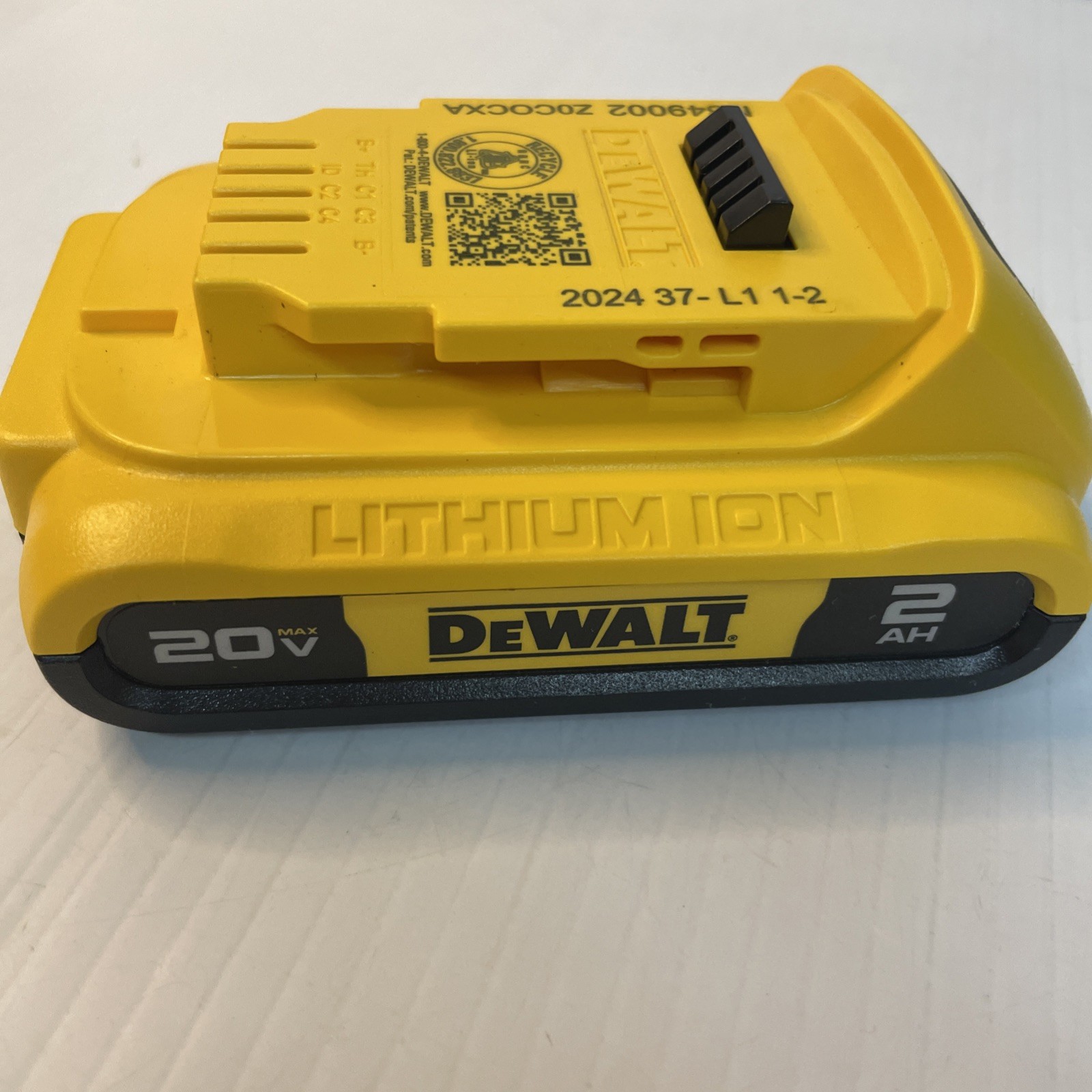 DEWALT DCB203 2AH / 20V – BATTERY – No Charger – Pre Owned