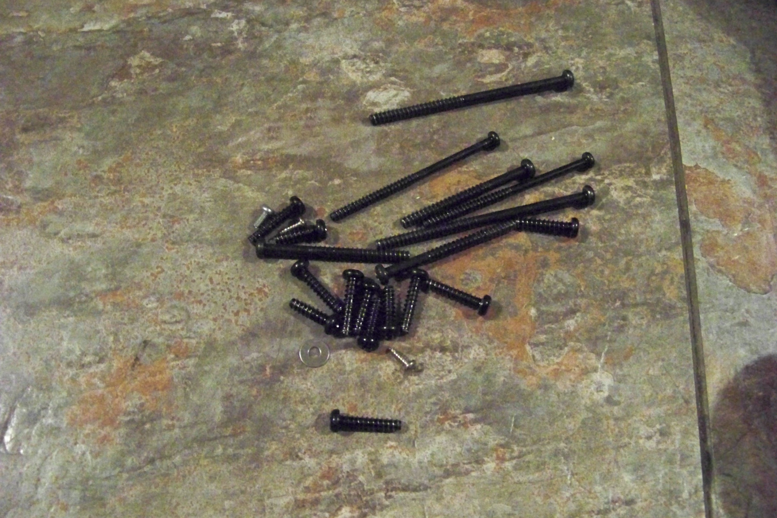 Ryobi BE318-2 3×18 in. 120V 5.32A Belt Sander Parts – various screws