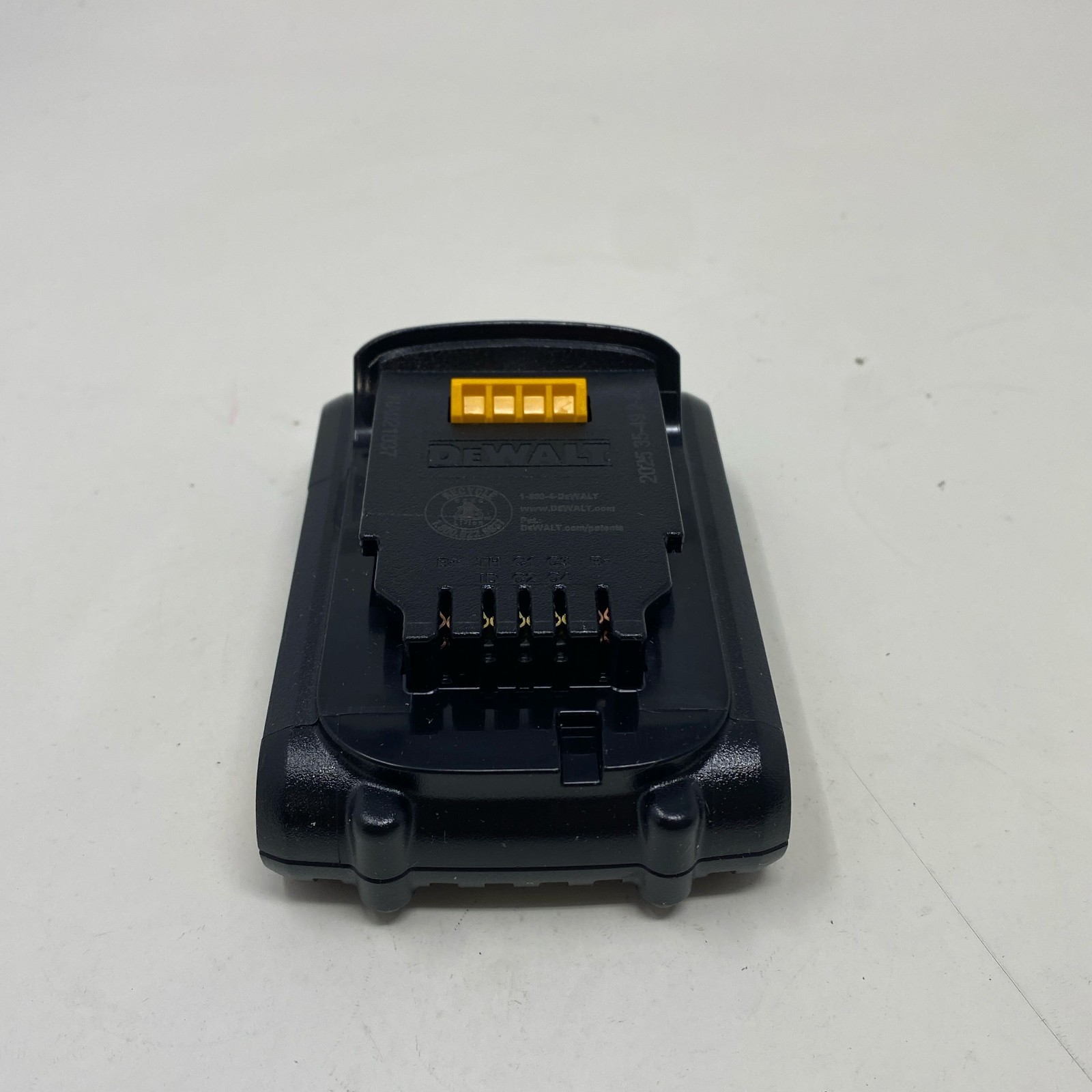 DEWALT 20V MAX 1.5Ah Compact Battery DCB201 – Black/Yellow