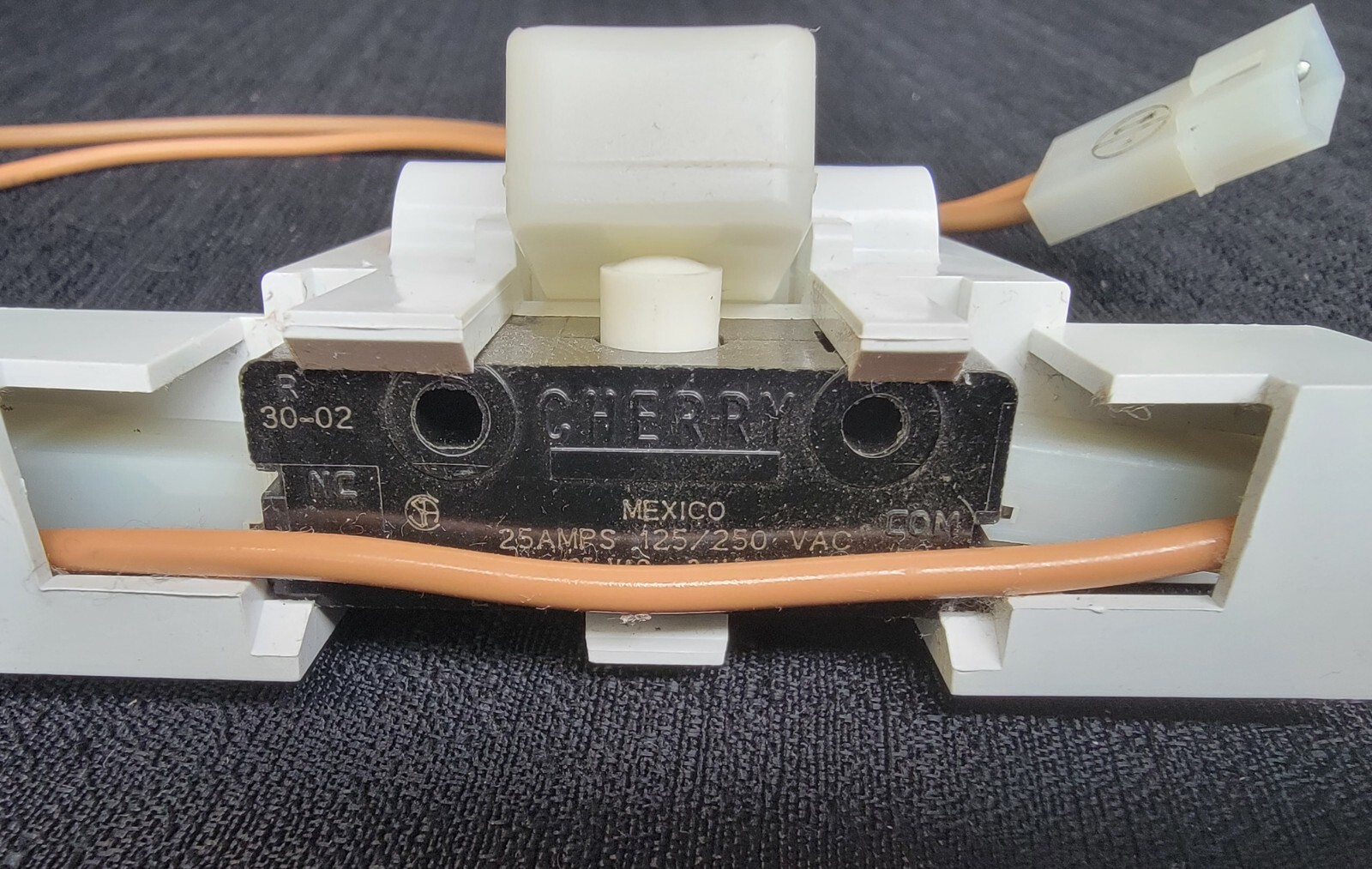 Washer Lid Switch w/ Harness E14-96A0 35-4569 Maytag (Used)