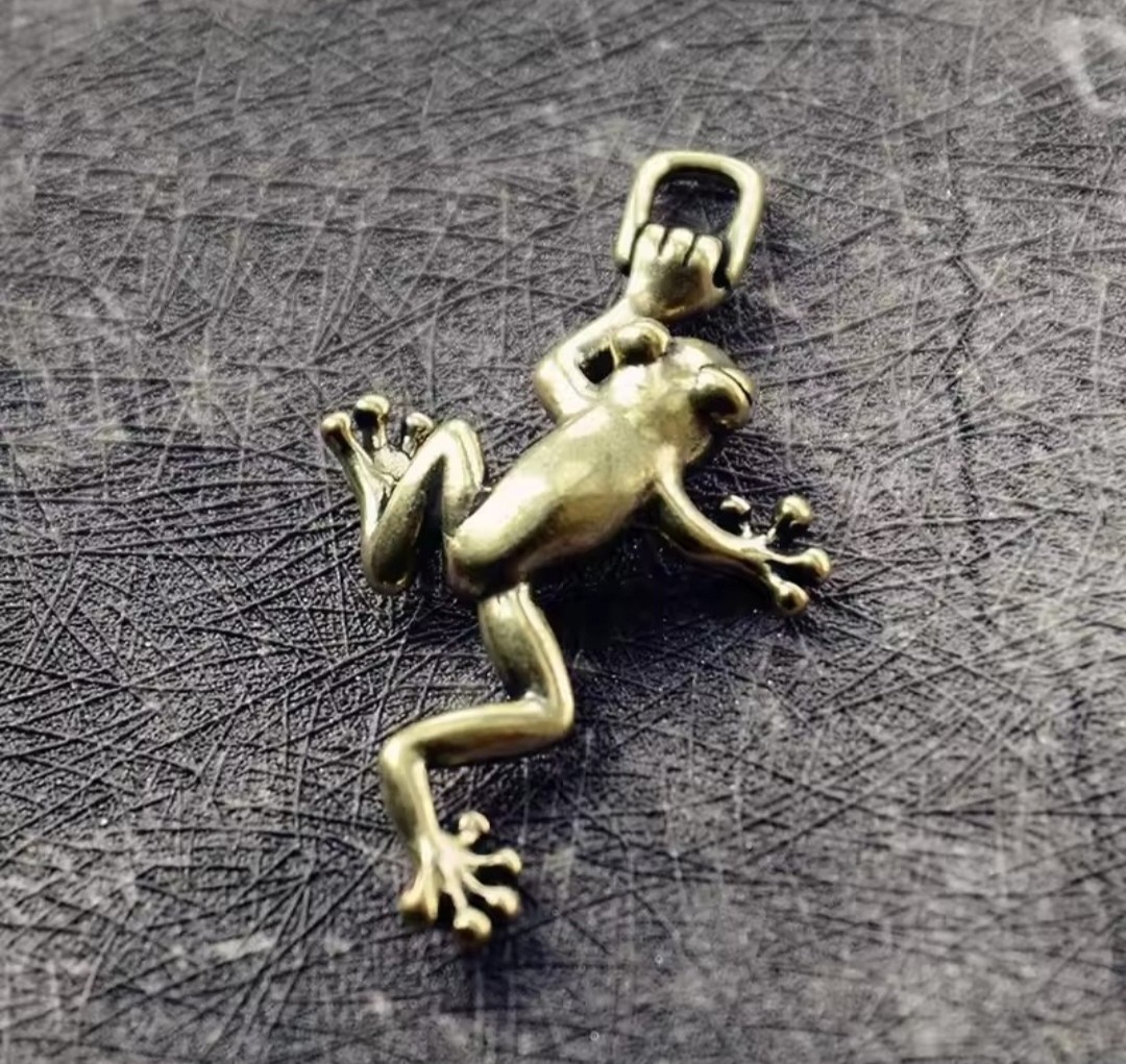 Brass Frog Key Pendant Figurine Small Animal Statue Office Home Decoration Toy