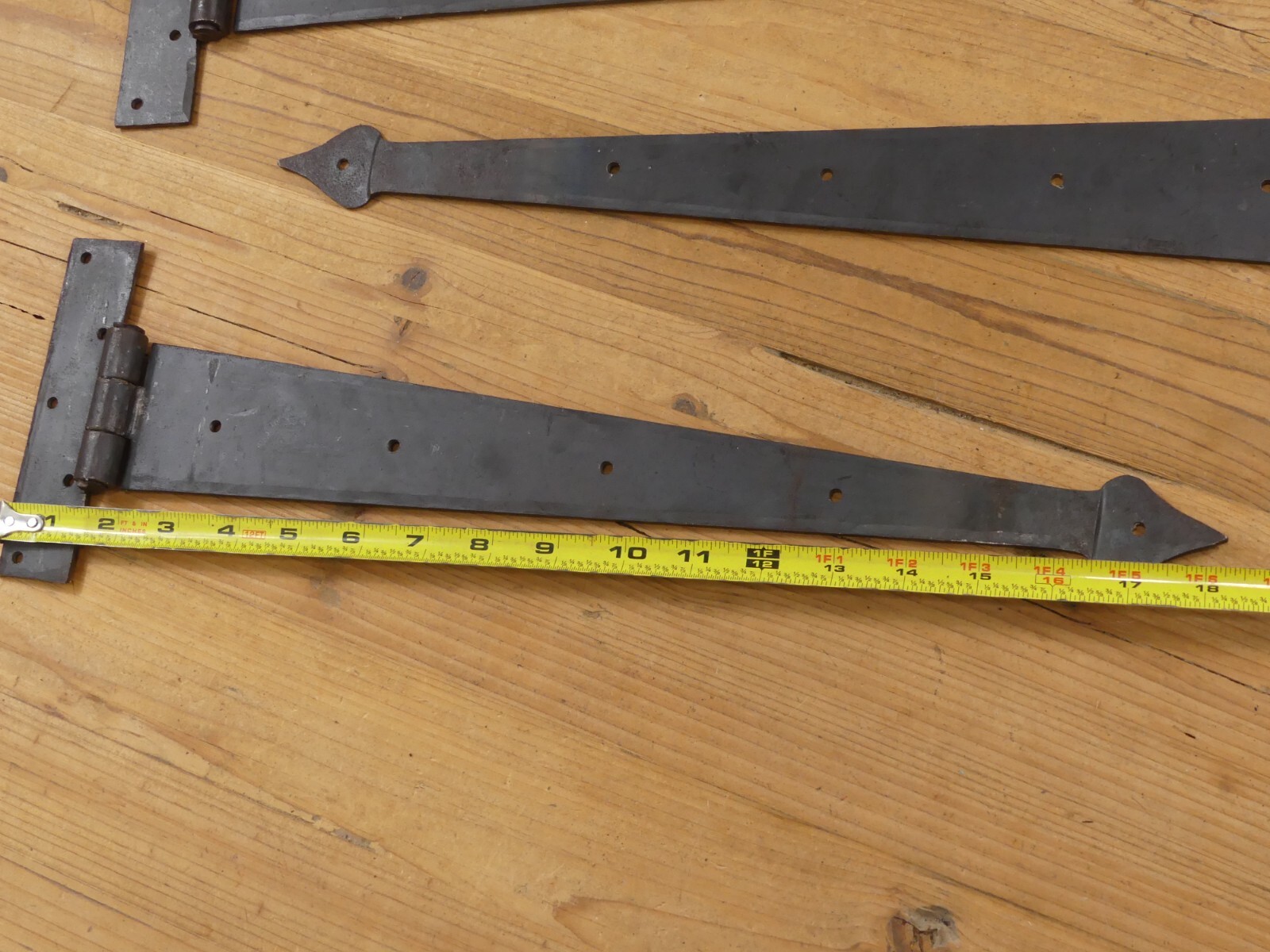 6 LARGE Strap T Hinges 18″ Tee Hand Barn Rustic Door Iron Arrow **SOME RUST**