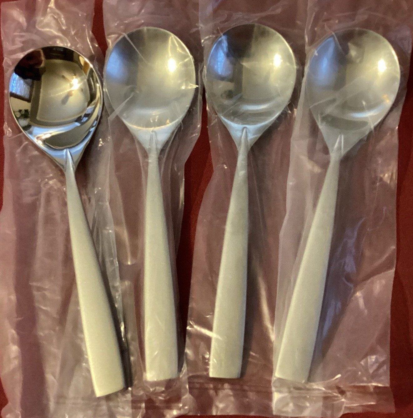 Oneida STILETTO 4 Small Round Soup Spoons Bouillon Stainless Flatware Unused