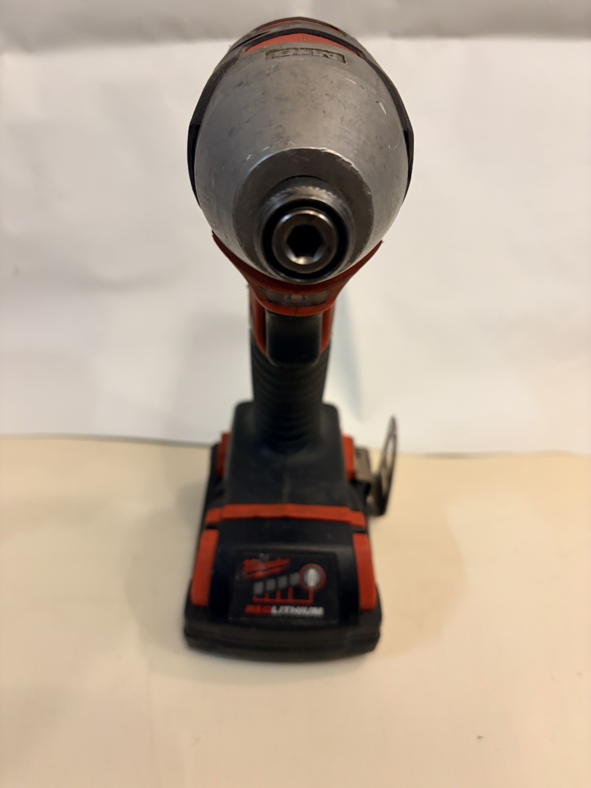Milwaukee M18 1/4″ Hex Impact Driver (2656-20) w/M18 Red Lithium CP 2.0 Battery