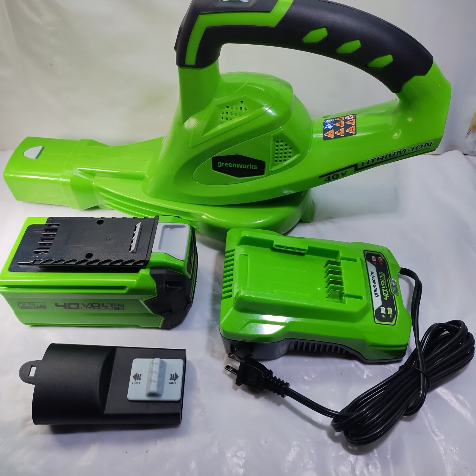 GreenWorks G-MAX Variable Speed Cordless Blower 150 MPH, 40V 2Ah Batt + Charger.