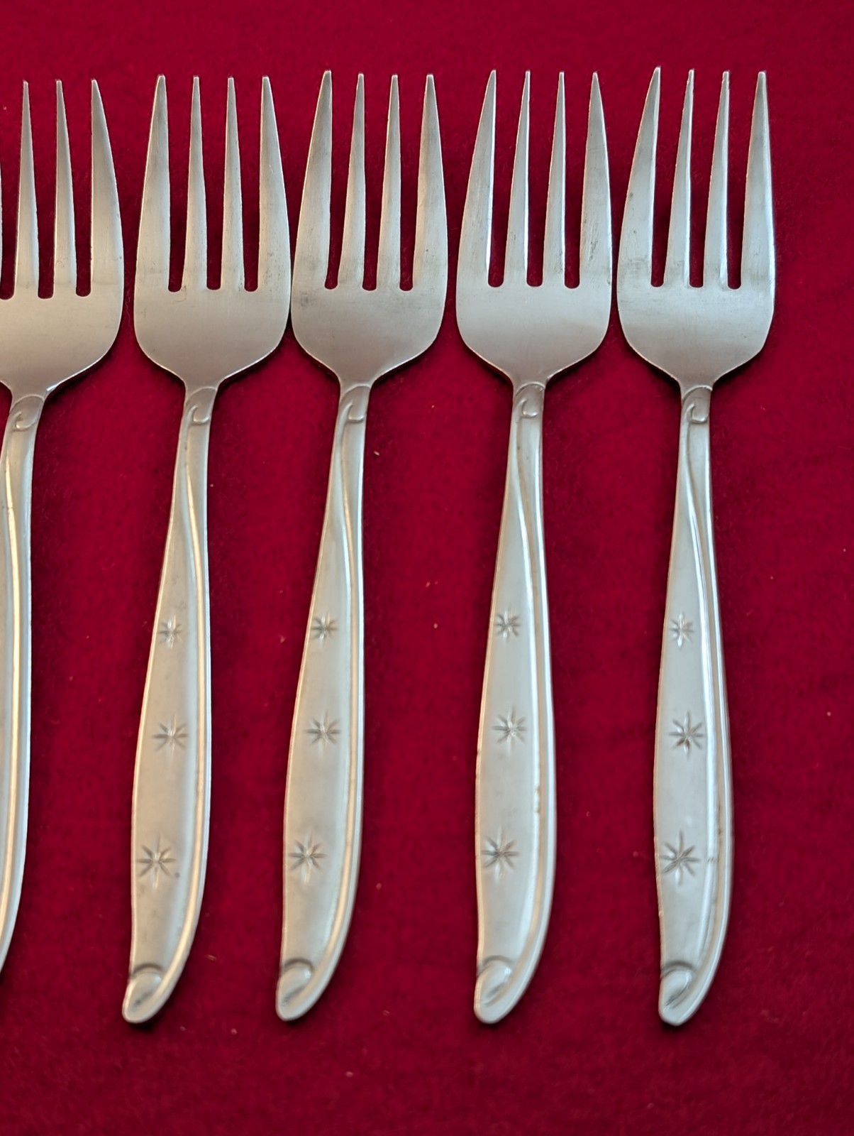 Lot Of 7 VTG Castle Court CCS5 Stars & Vines Starburst Stainless Salad Forks