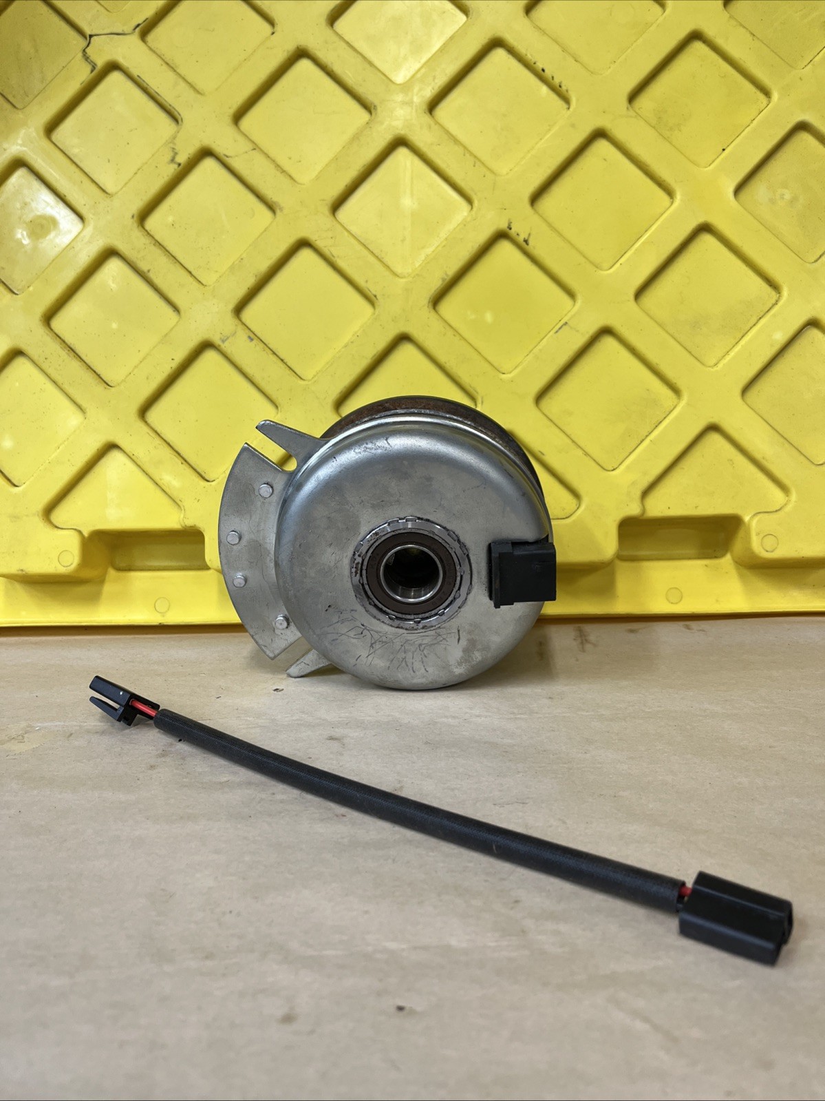 NEW , 1 Hr Used John Deere STX38 AM121972 PTO ELECTRIC CLUTCH, And PTO PIGTAIL