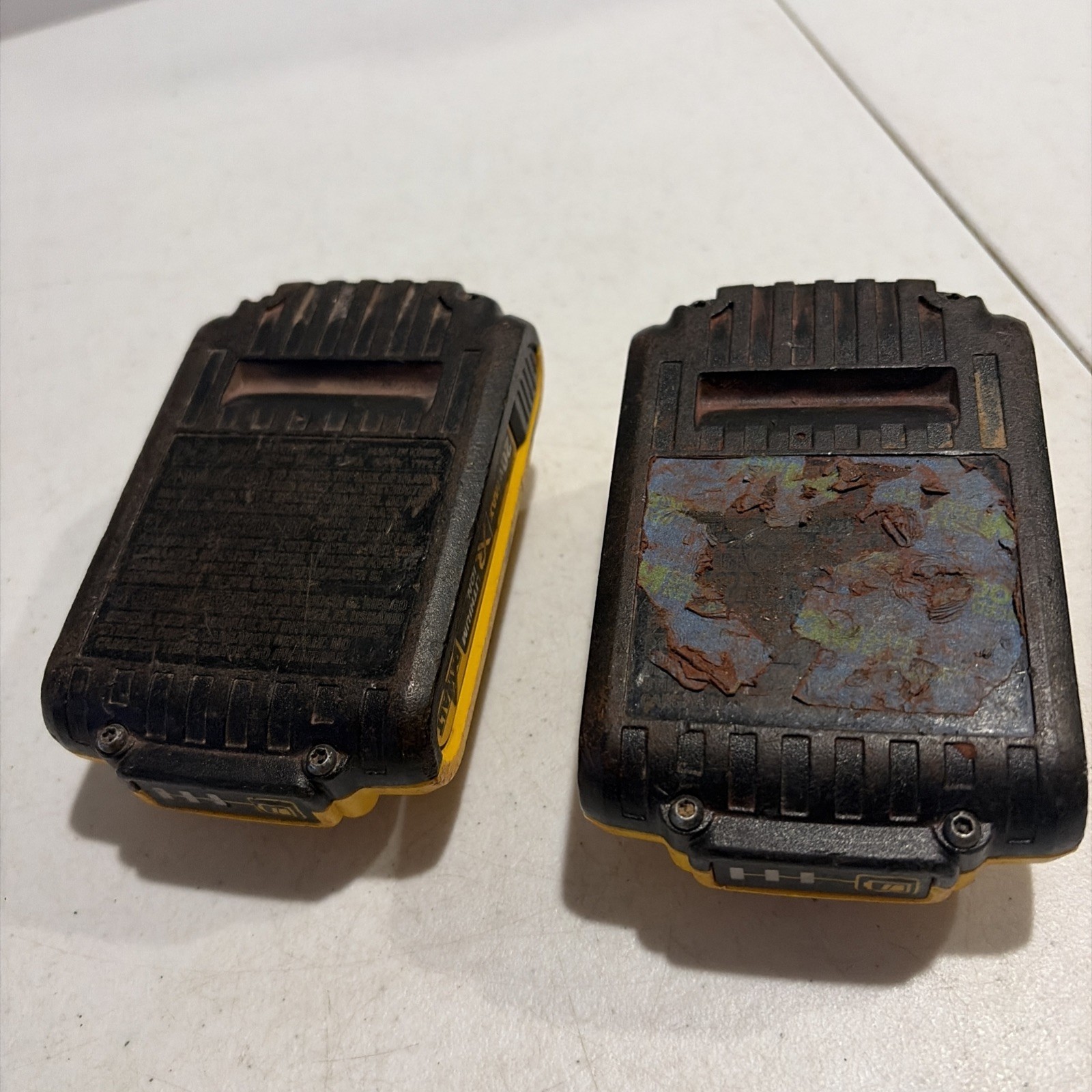 X2 Dewalt DCB203 20V Max Batteries 2.0Ah Lithium Ion 20 V