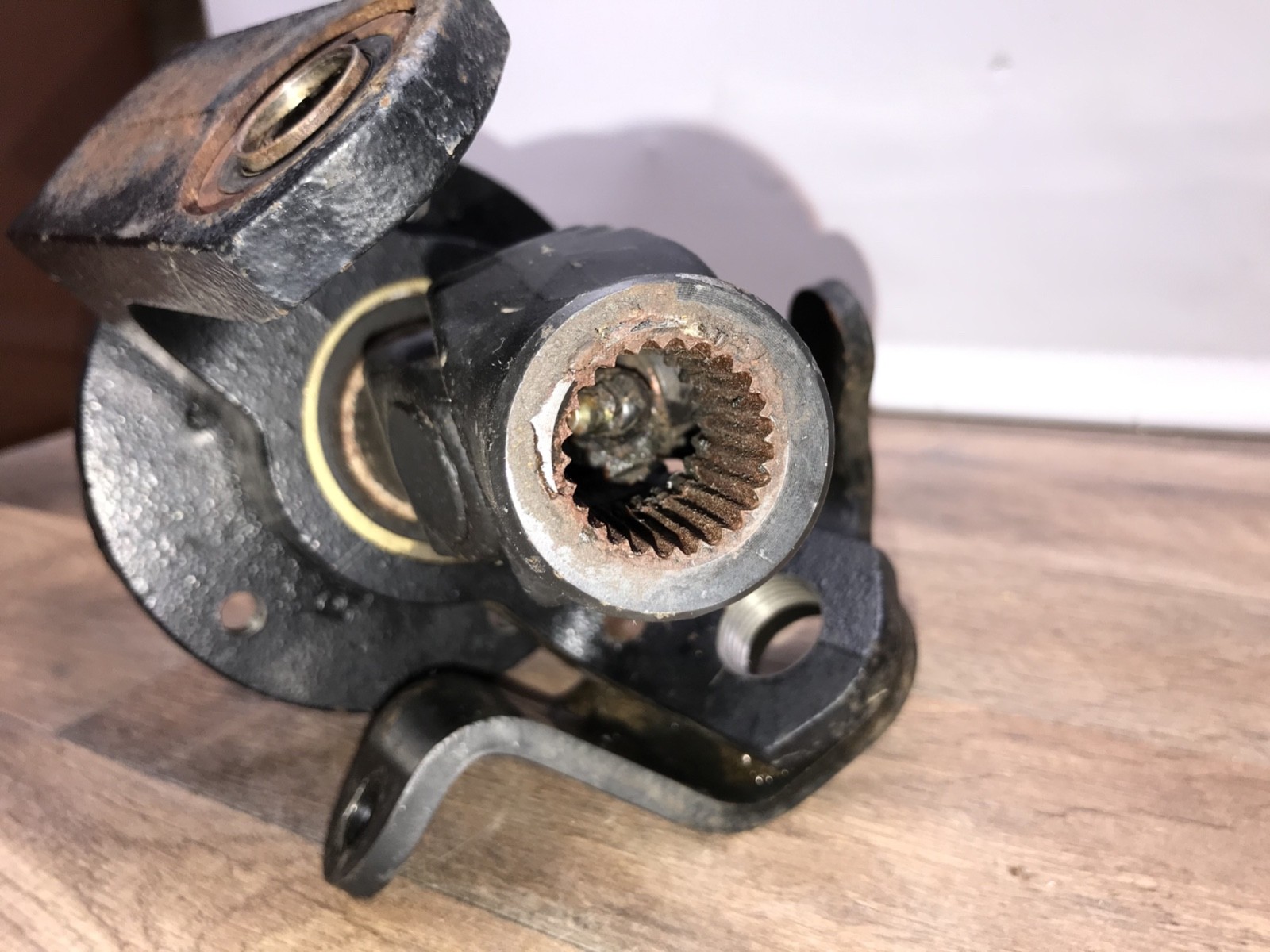 John Deere AWS X304 X324 AM136075 & AM134301 LH Rear Axle Hub & Universal Joint