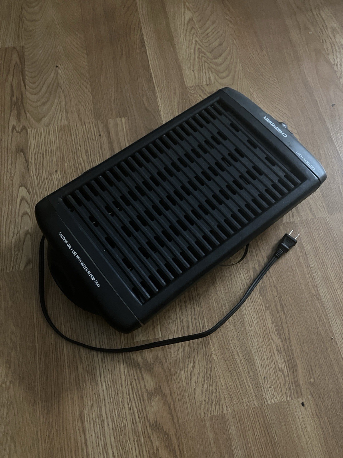 Chefman Smokeless Indoor Electric Grill Pyramid Shaped Grates Drip Tray KYS-868A