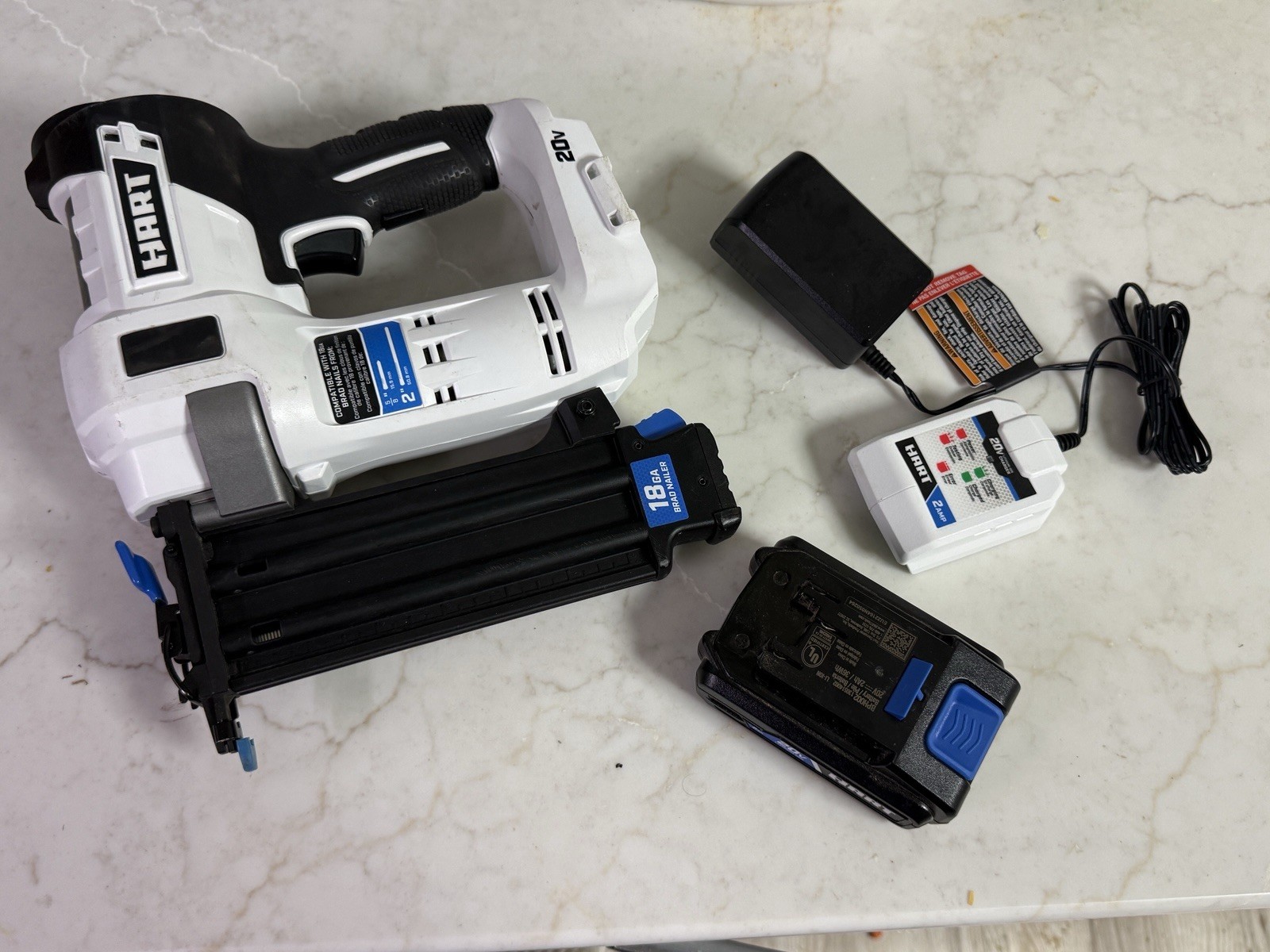 HART 20V 20Volt Cordless Brad Nailer 18-Gauge HPNR02B w/ Battery & Charger