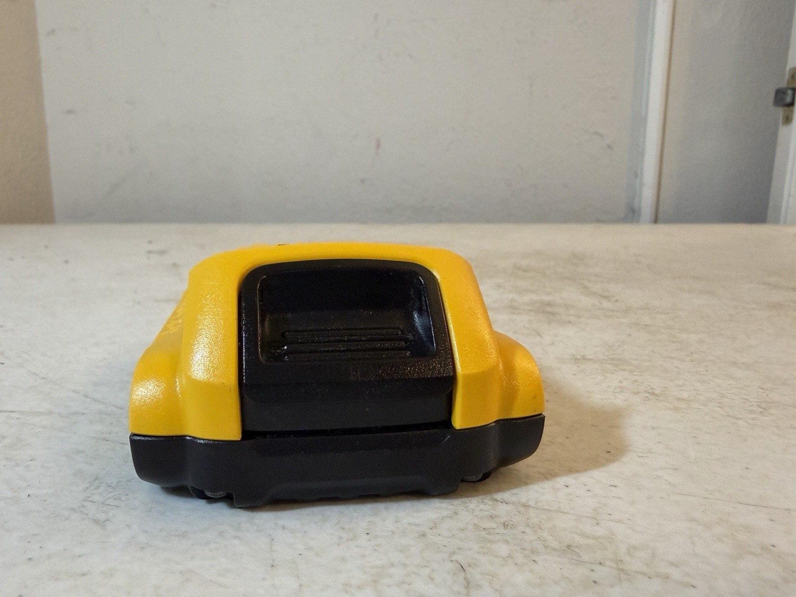 DEWALT 20V Max Battery 2.0Ah Lithium Ion Li-Ion 20 Volt DCB203