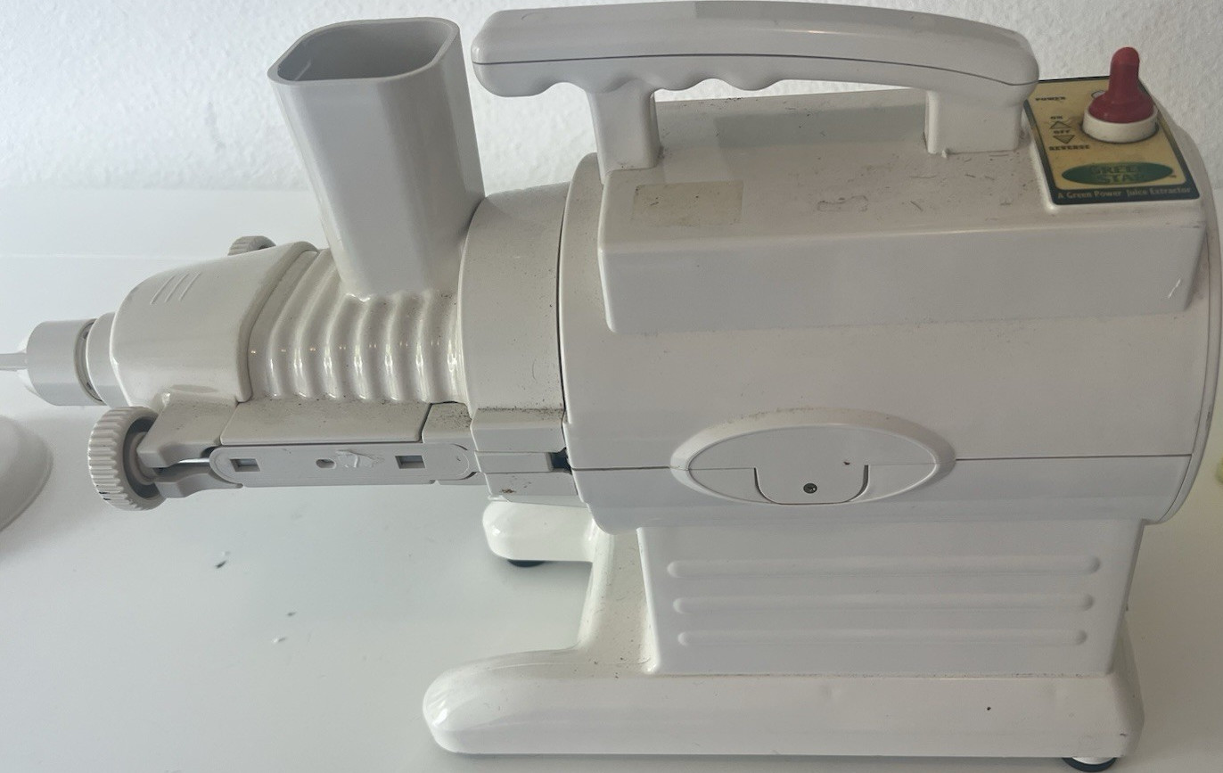 Omega 8006 Masticating Juicer 200W White, Dishwasher-Safe Parts, Pulp Ejection