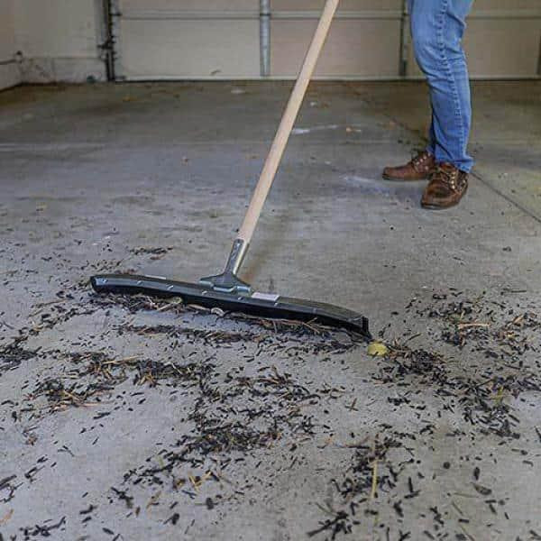 24 in Curved Industrial Duty Steel Floor Squeegee Garage Driveway Water Cleaning