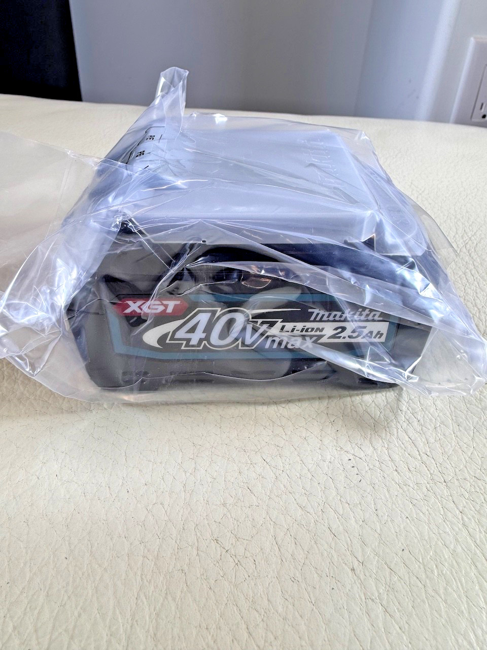 Makita XGT 40V max 2.5Ah Lithium-Battery Pack BL4025 OEM Unit