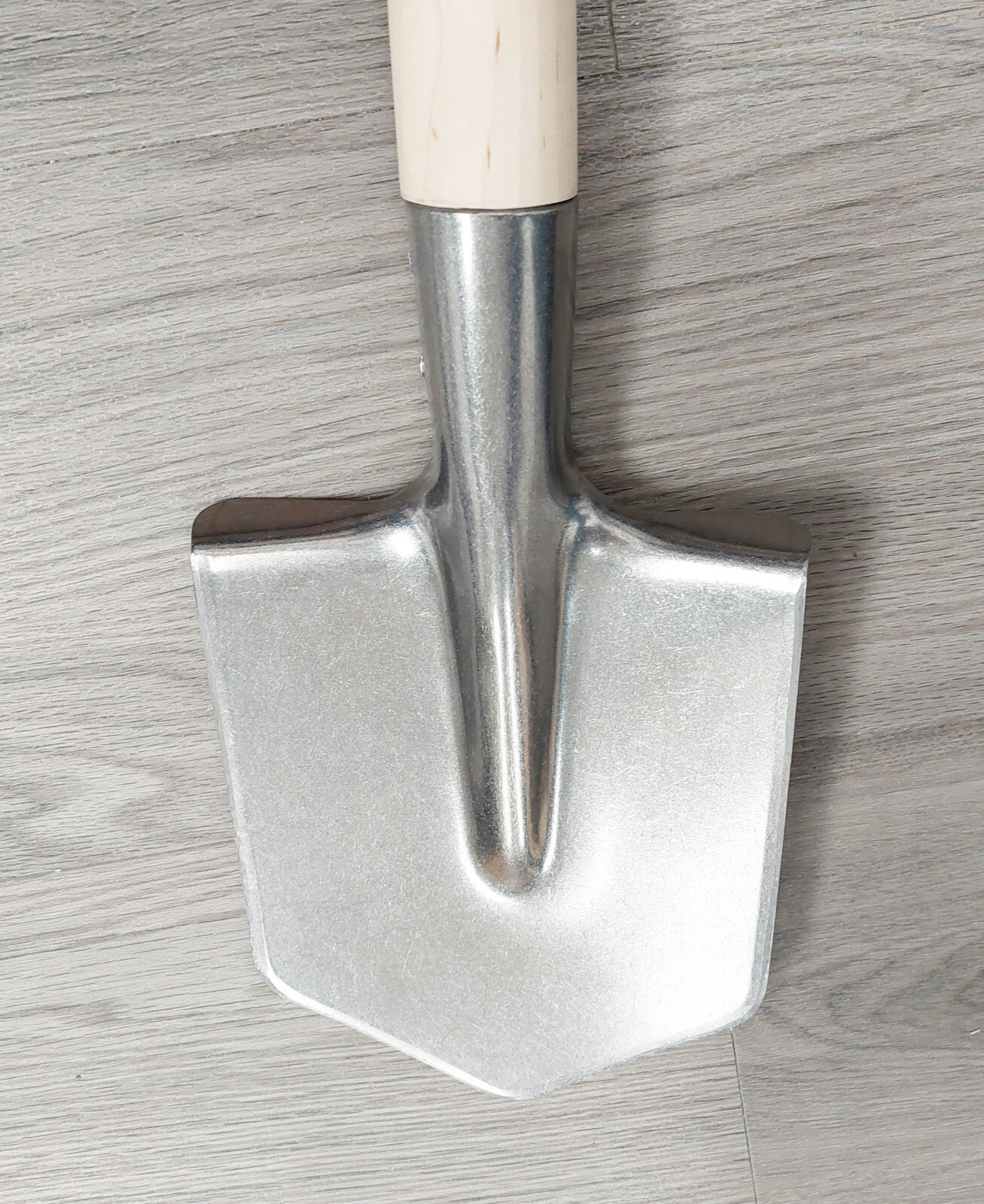 100% Titanium Lightweight Large Shovel Durable Sharp Edges Solid Wood 10″ Handle
