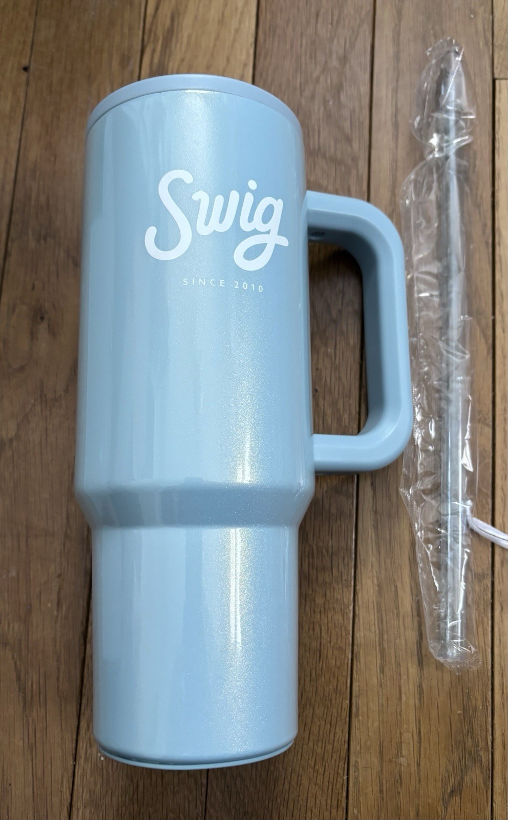 New Box SWIG Soda 44oz Tumbler 2025 Straw Cup Snowflake Glacier Icy Blue Winter