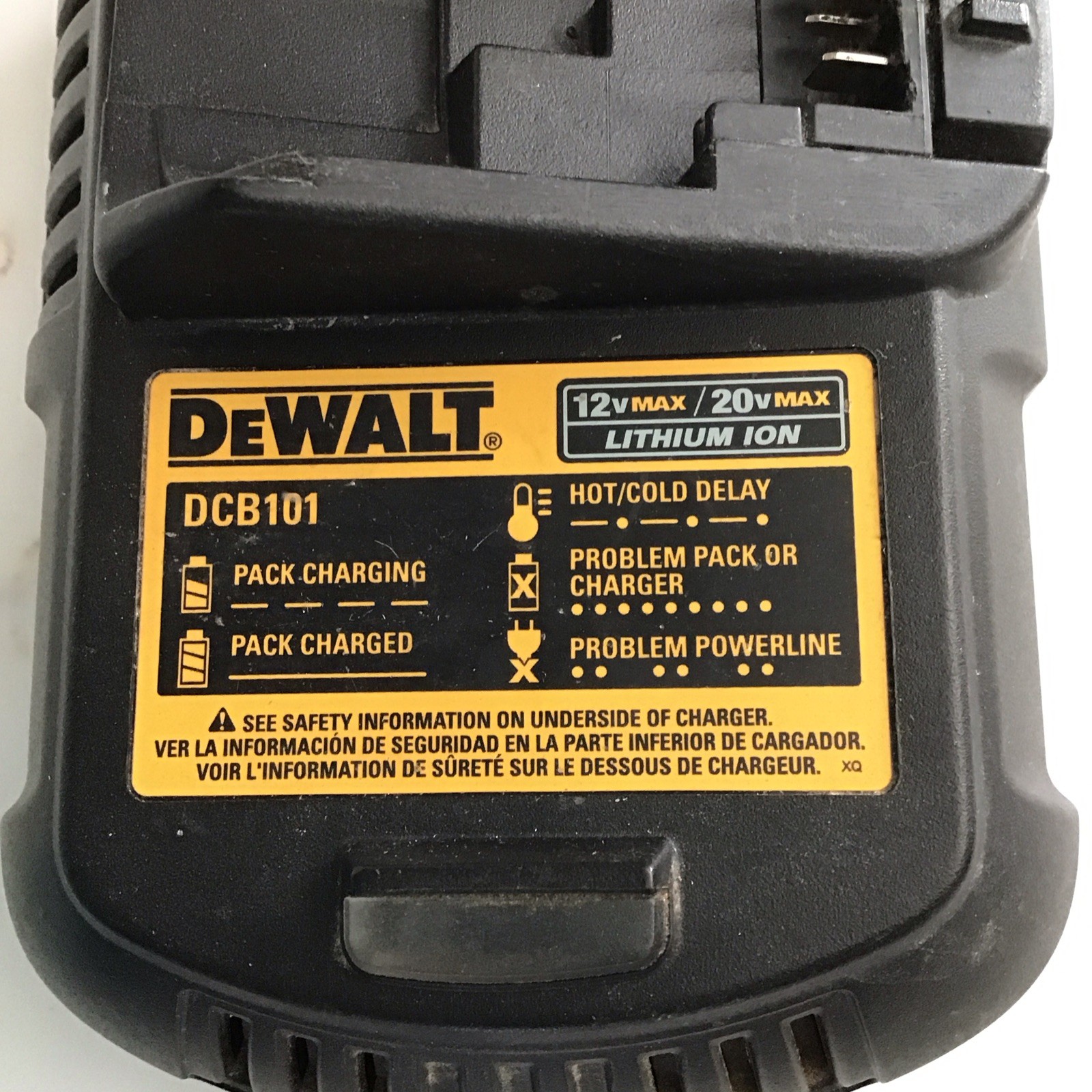 DEWALT DCB101 Battery Charger 12V Max/20V Max Lithium