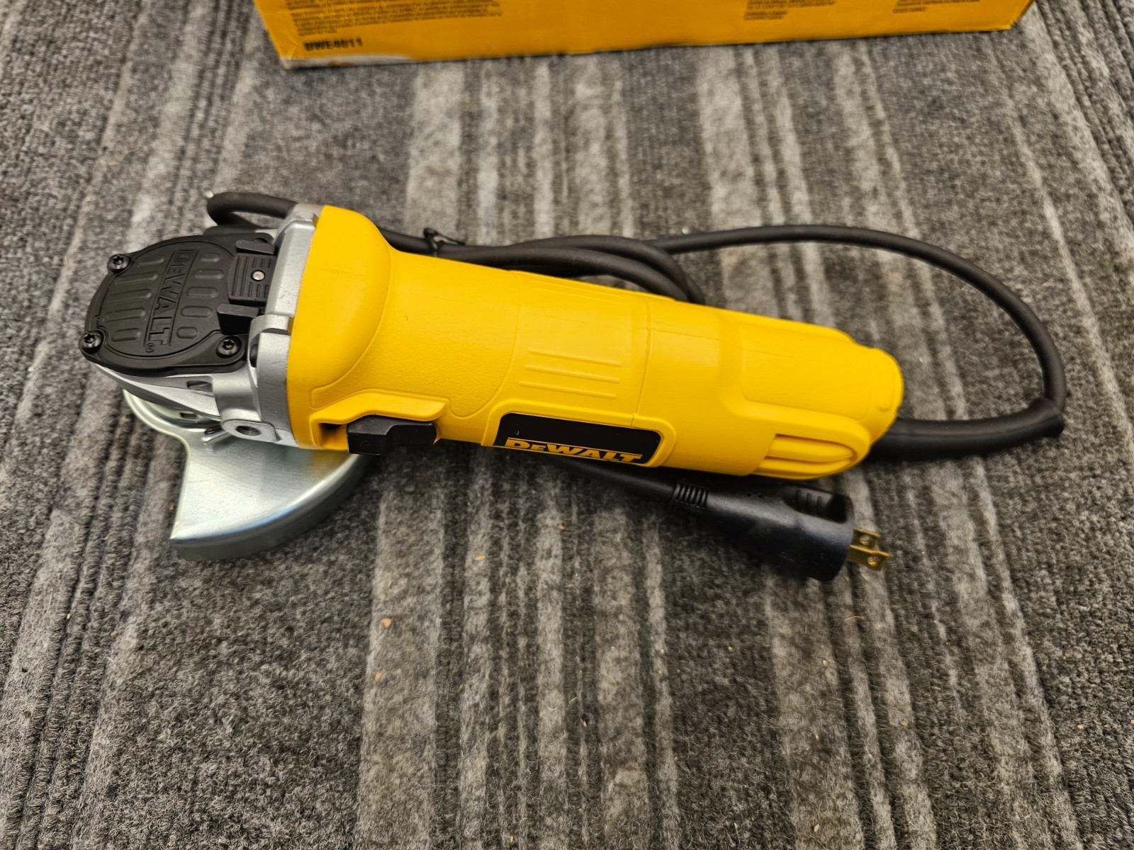 DEWALT DWE4011 18V Small Angle Grinder w/ One-Touch Guard 4-1/2″