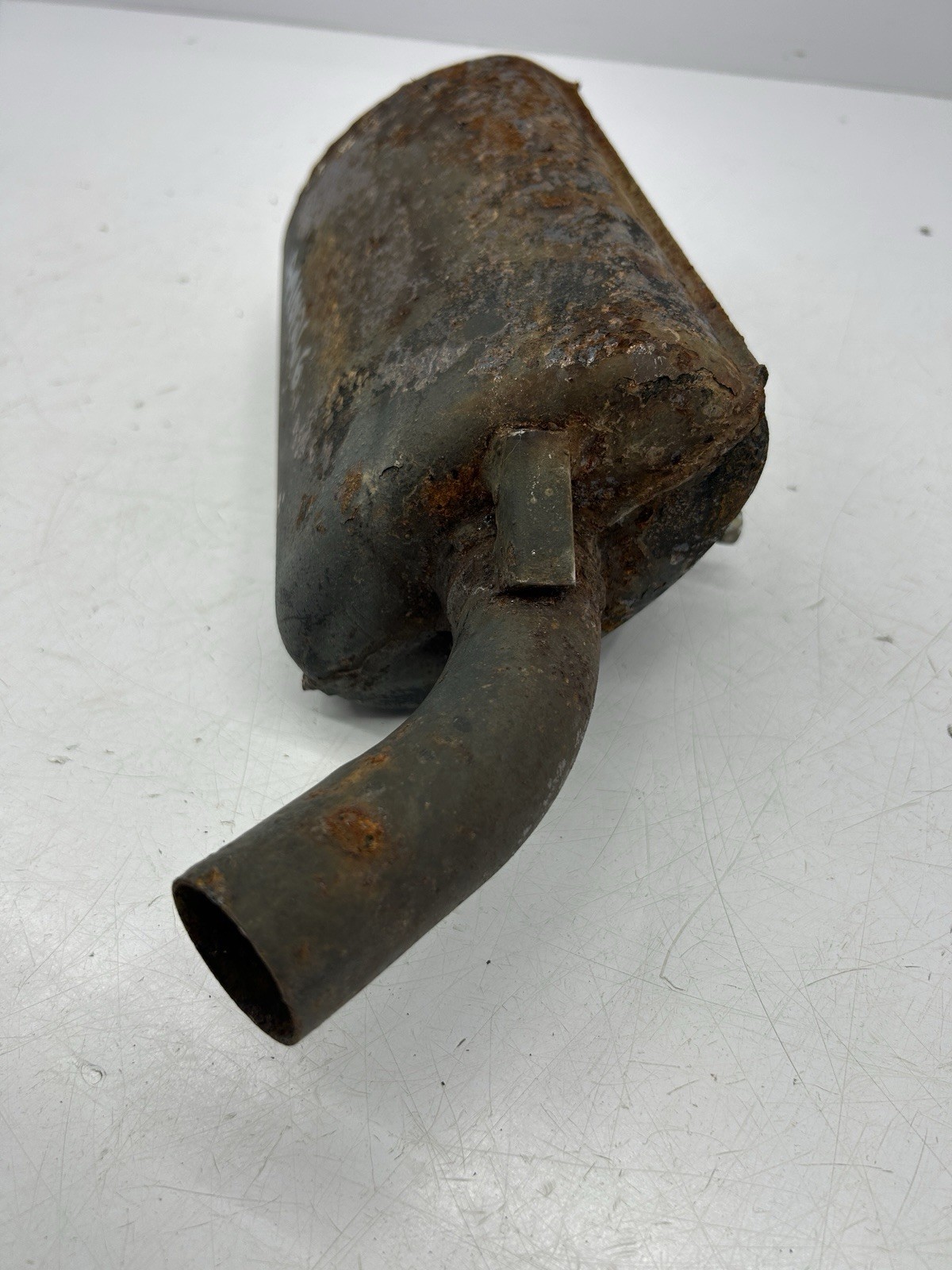 JOHN DEERE MUFFLER 332 330 AM101266
