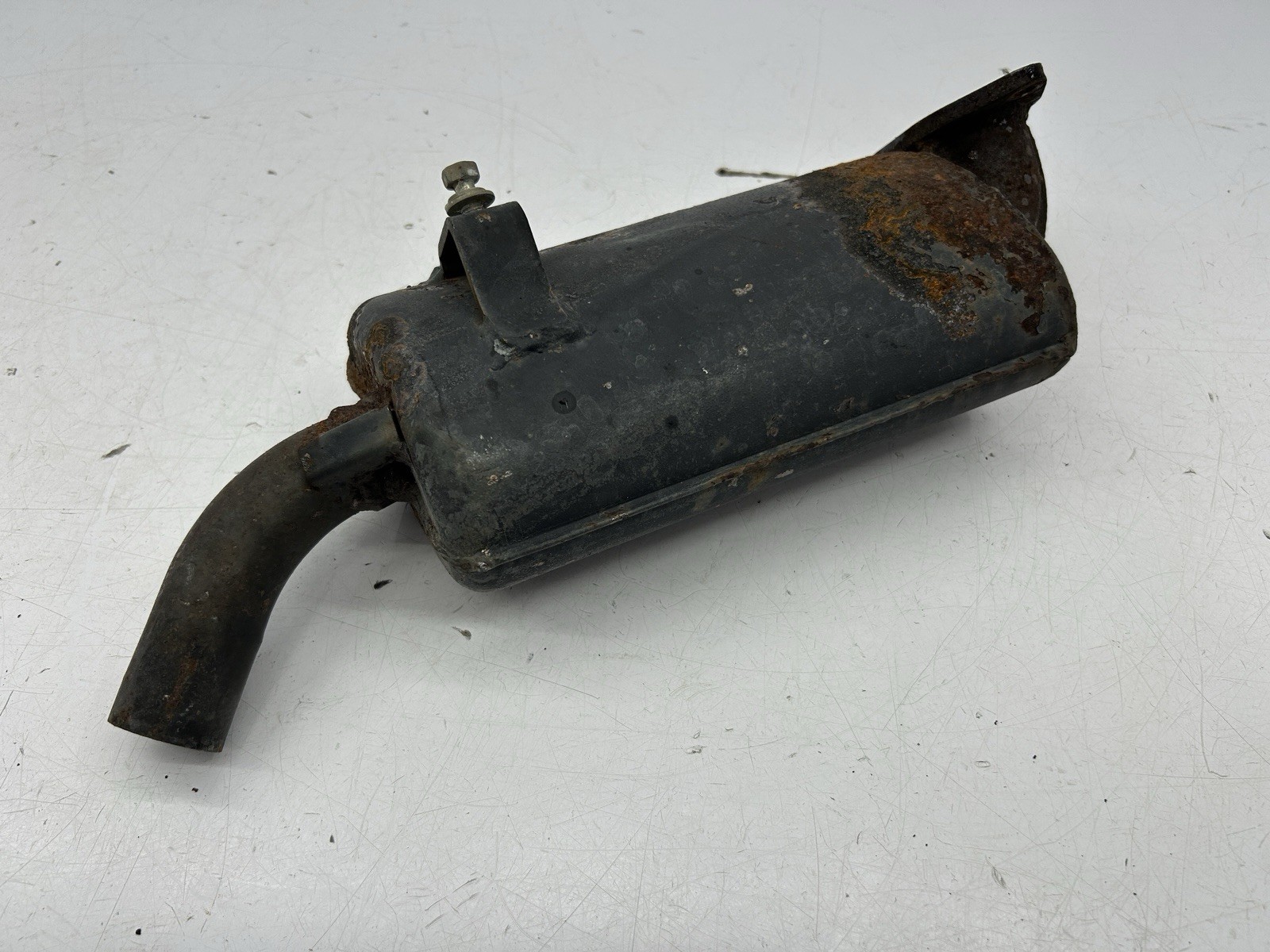 JOHN DEERE MUFFLER 332 330 AM101266