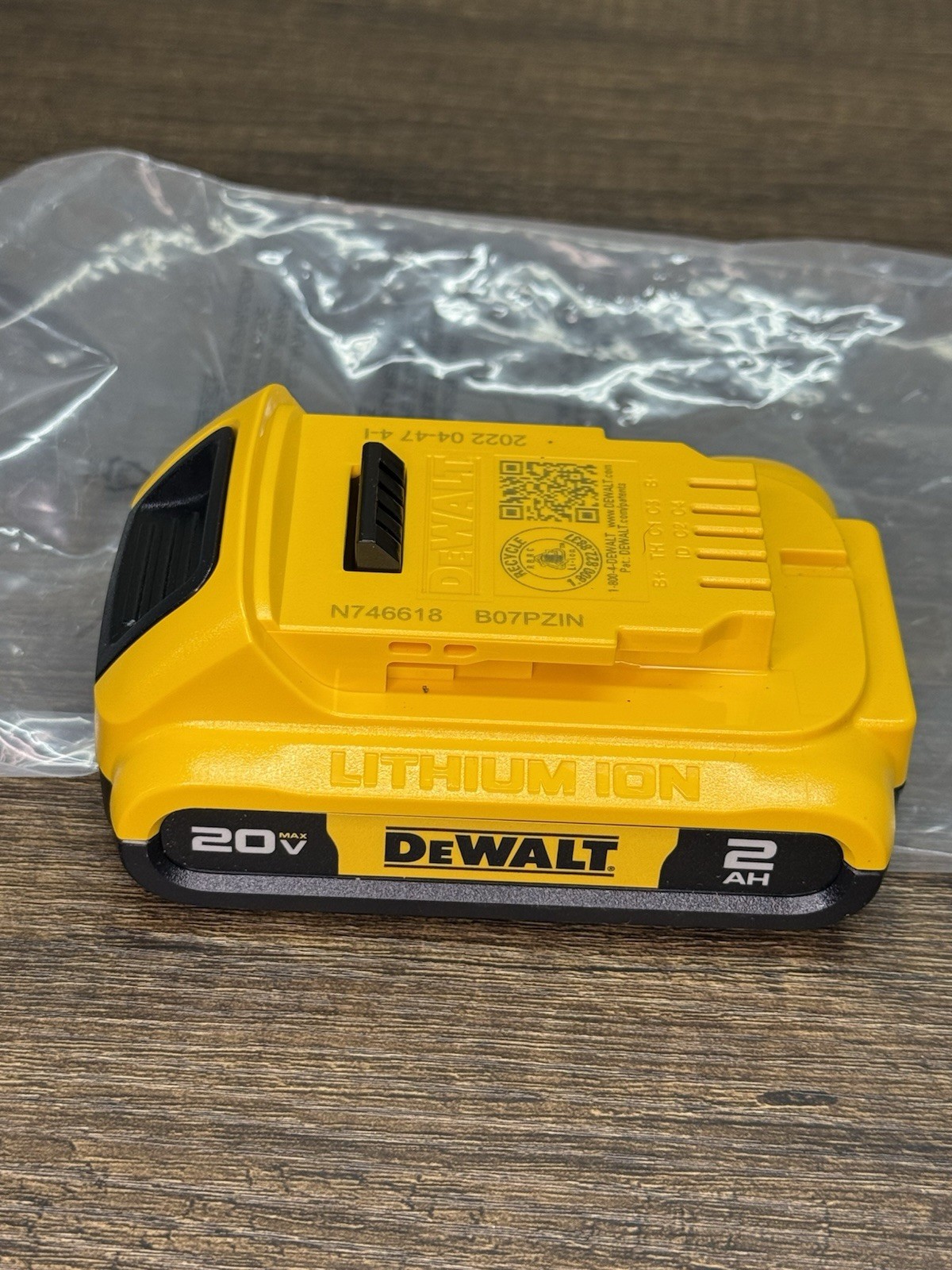 DEWALT 20V MAX 2.0Ah Compact Battery DCB203 Yellow/Black