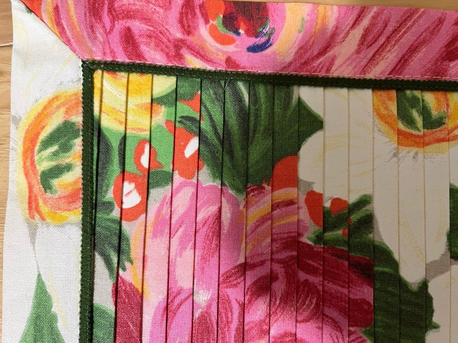 * AS IS see description UNBRANDED Set of 4 Placemats and Napkins Cottage Floral
