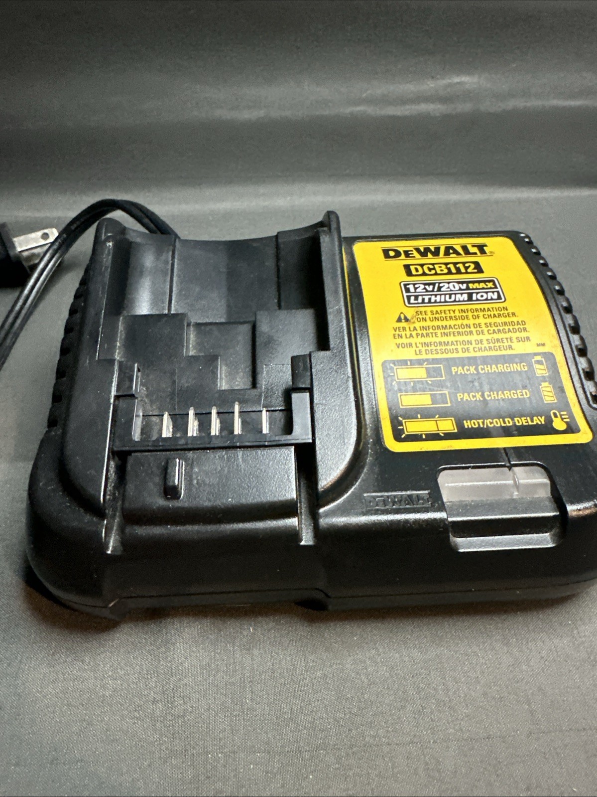 DEWALT DCB112 Works great