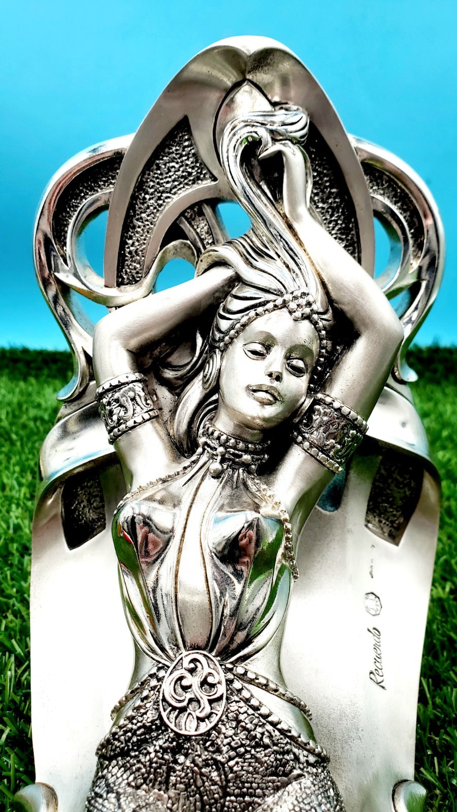 (1) Made In Italy Recuerdo Silver Painted 2.9lb Woman Bookend 7½”×7½”×5″ *FLAWS