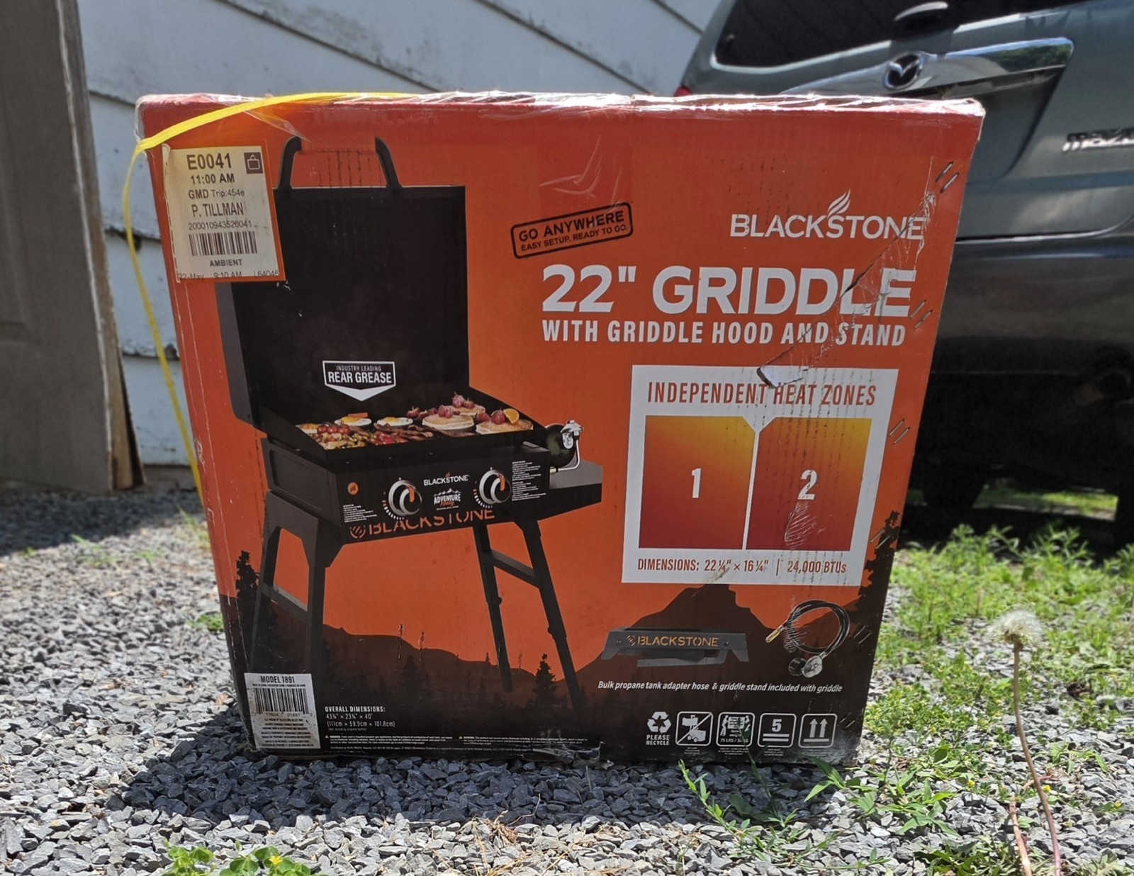 Blackstone 22 in Propane Griddle 2 Burner 24000 BTU w/ Hood & Stand Portable