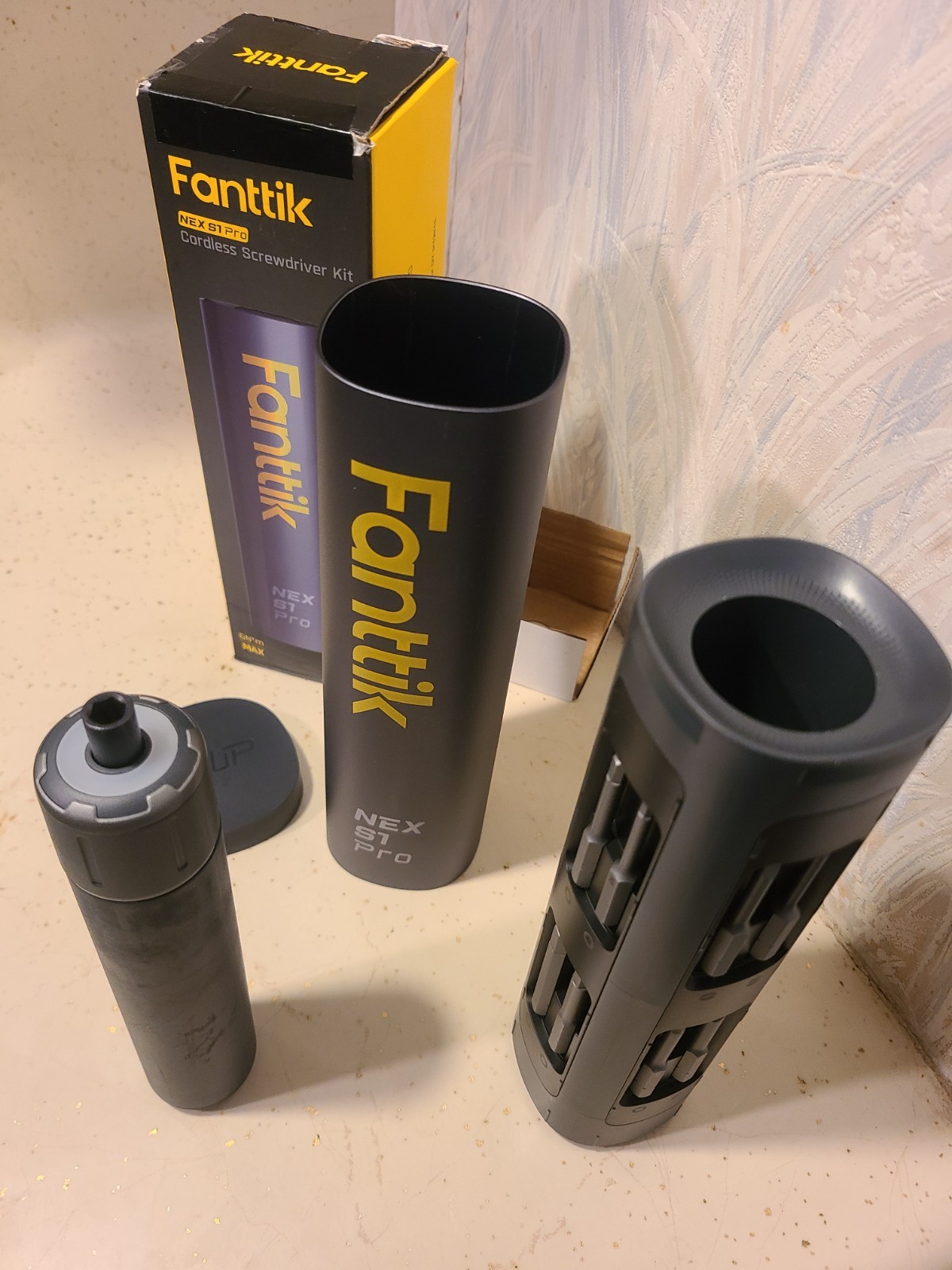 Fanttik S1 Pro 3.7V Electric Screwdriver, Cordless Screwdriver, 16 S2 Metal Bits