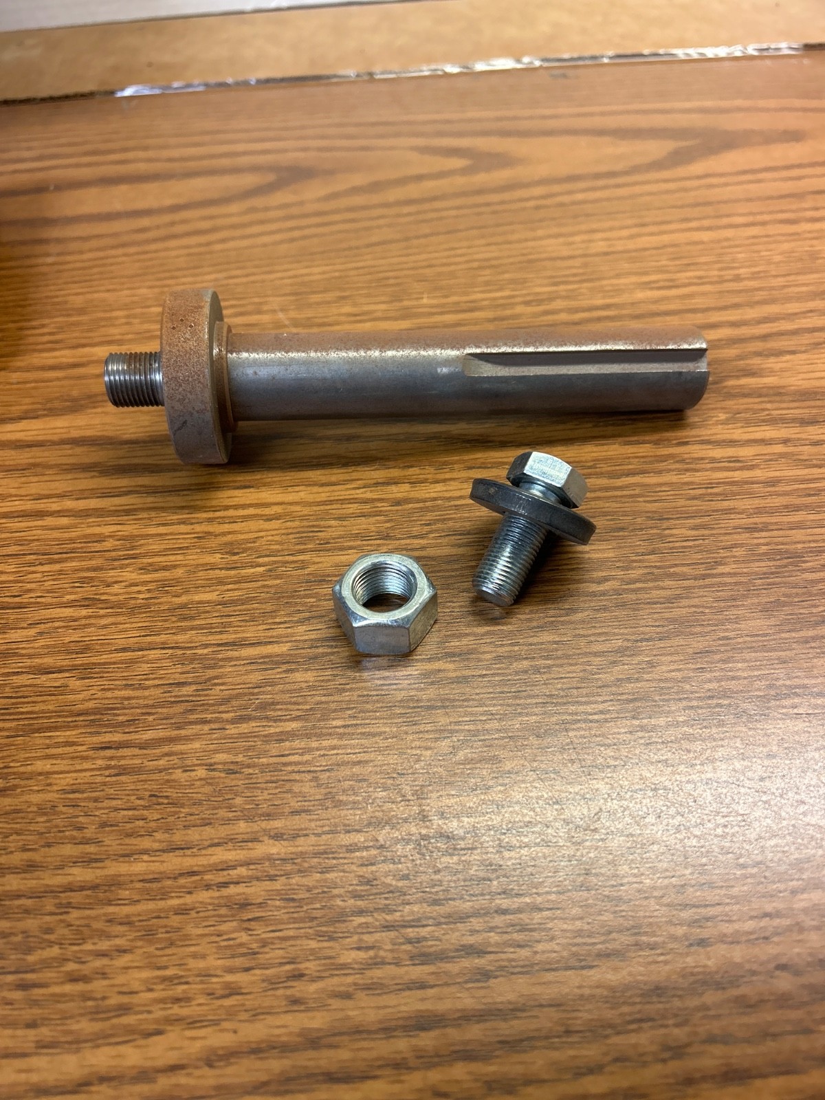 DIXON SPINDLE SHAFT 539119693 READ Description Blade held on with nut