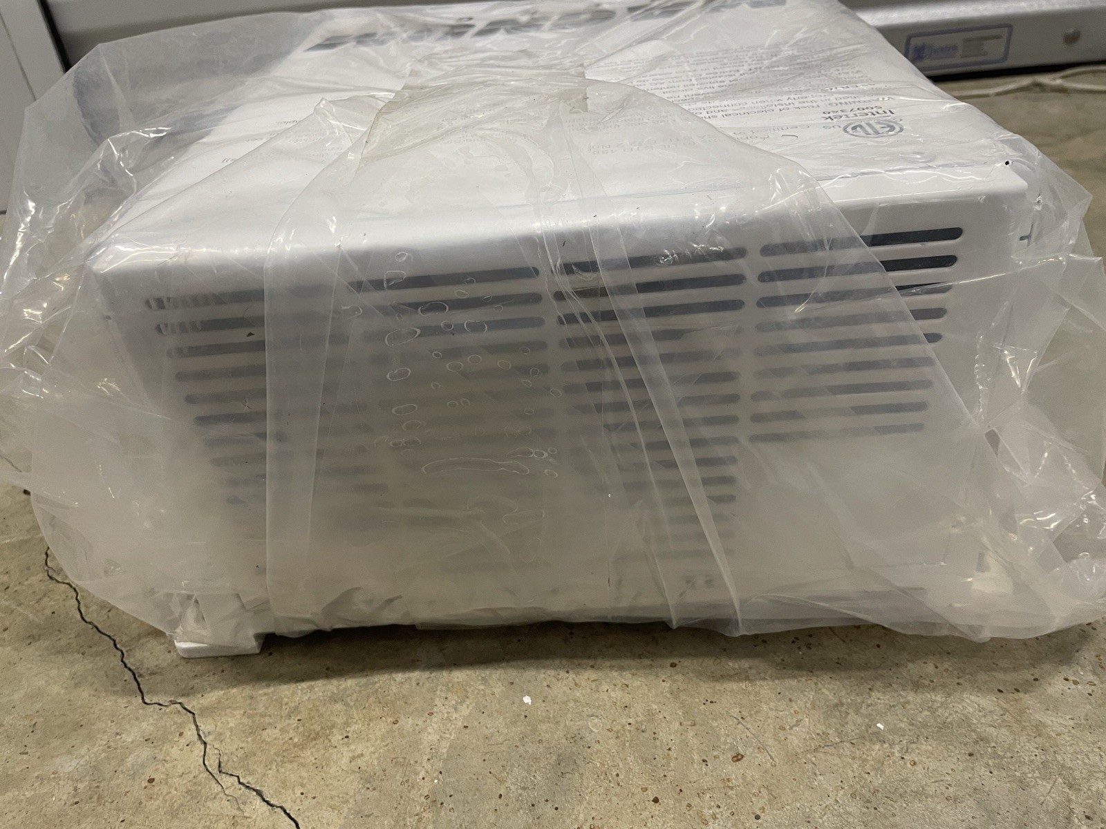 Magnum Energy MS2000 2000W Pure Sine Wave Inverter/Charger 12V NEW