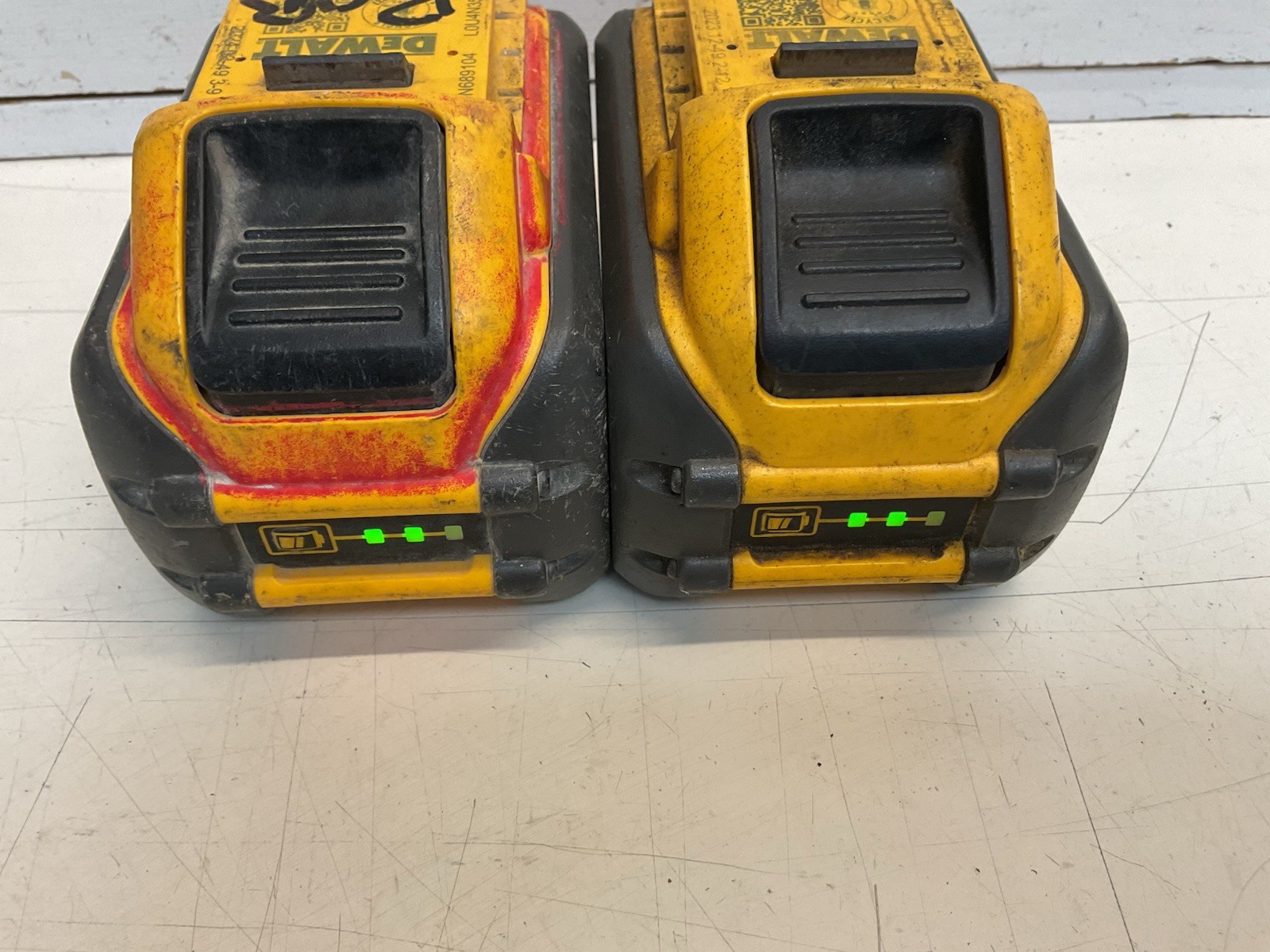 DeWalt DCB609 (4x) 9ah Lithium-Ion Flexvolt Battery 20/60v ***PARTS OR REPAIR***