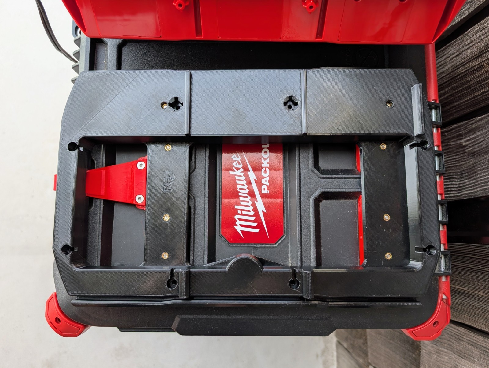 Packout Mount for Milwaukee M18 & M12 6-battery Rapid Charger Station 48-59-1807