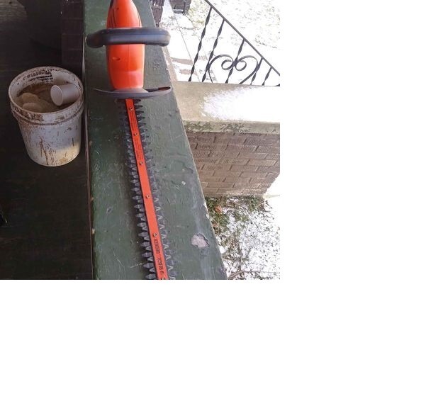 BLACK+DECKER Hedge Trimmer, 20-Inch, Corded (In Box)