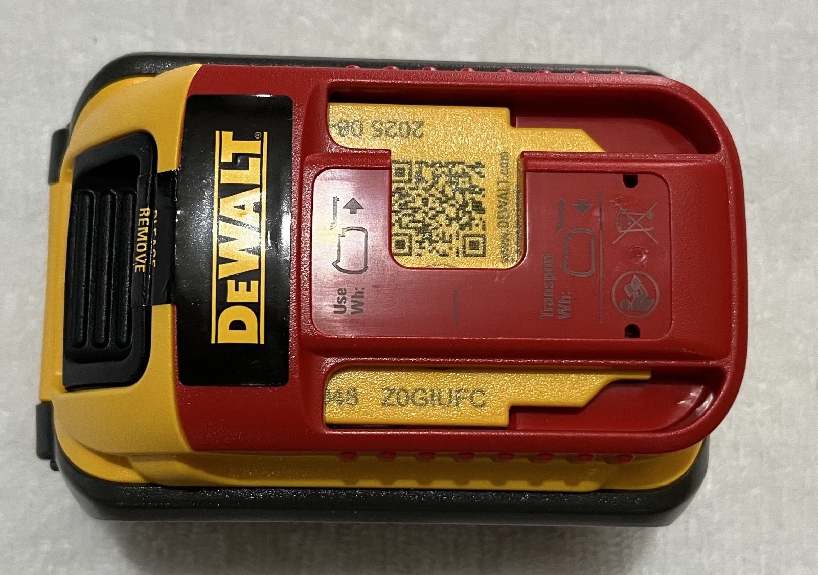 2 New Dewalt DCB606 Flexvolt 20V / 60V Max 6.0Ah Lithium Ion Batteries DCB606-2